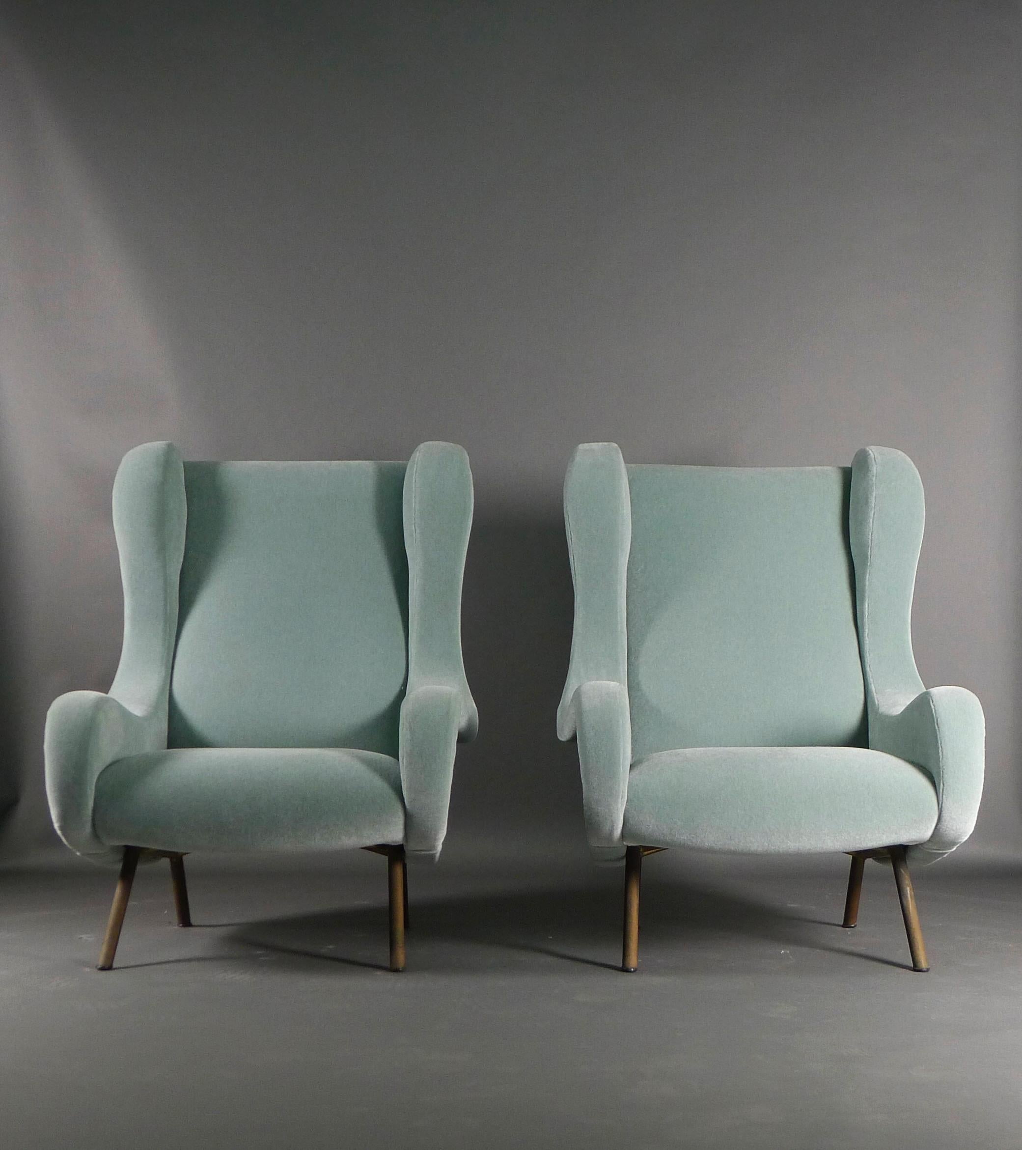 Marco Zanuso, Paar Senior Chairs, 1950er-Jahre, und passendes Paar Ottomane (Mitte des 20. Jahrhunderts) im Angebot