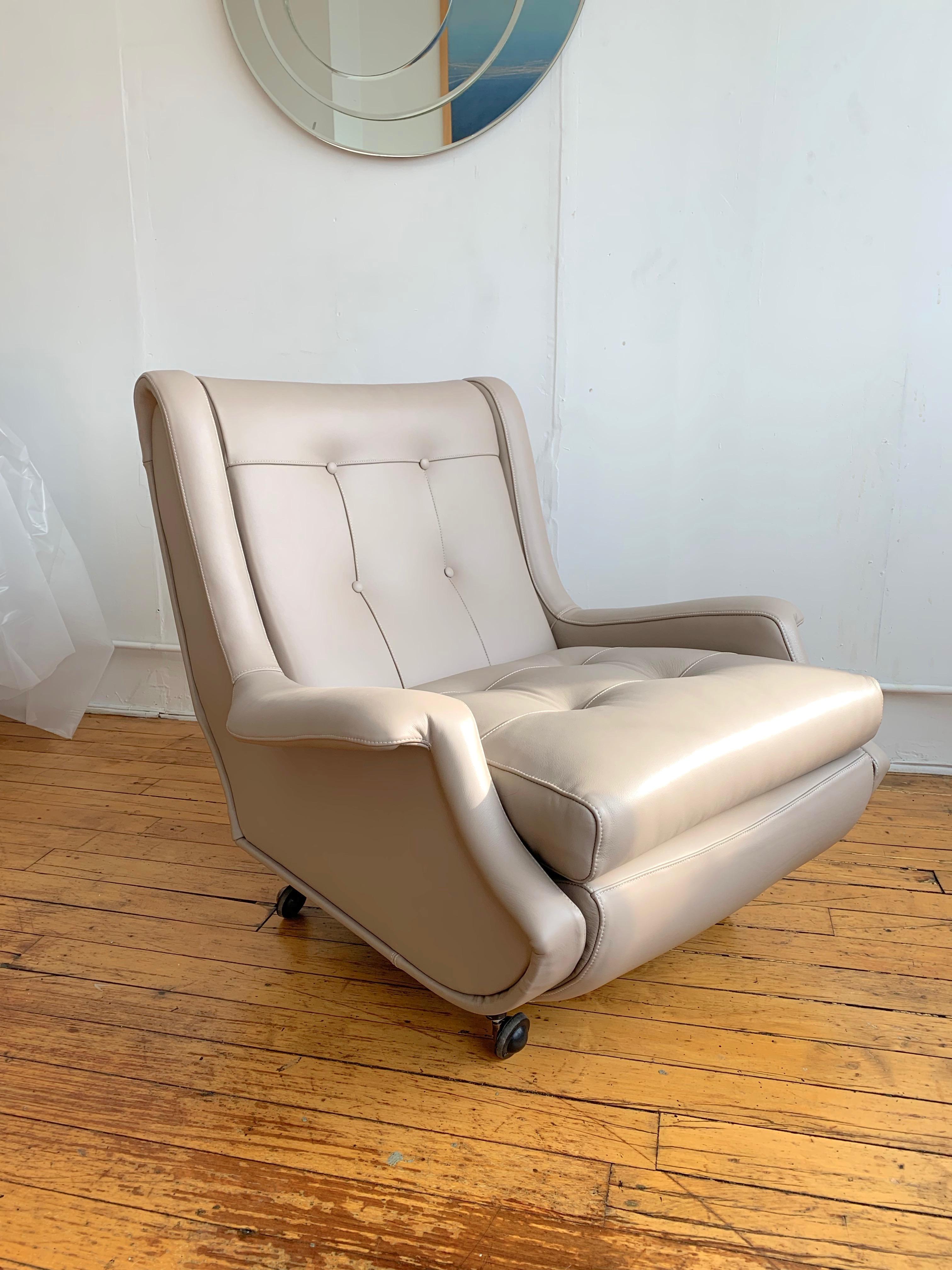 Marco Zanuso Regent Lounge Chair on castors, Arflex 1960s. The Regent lounge chair has been fully restored, reupholstered in a superior luxury Italian leather and features its original castors, which were produced only for a short period of time in