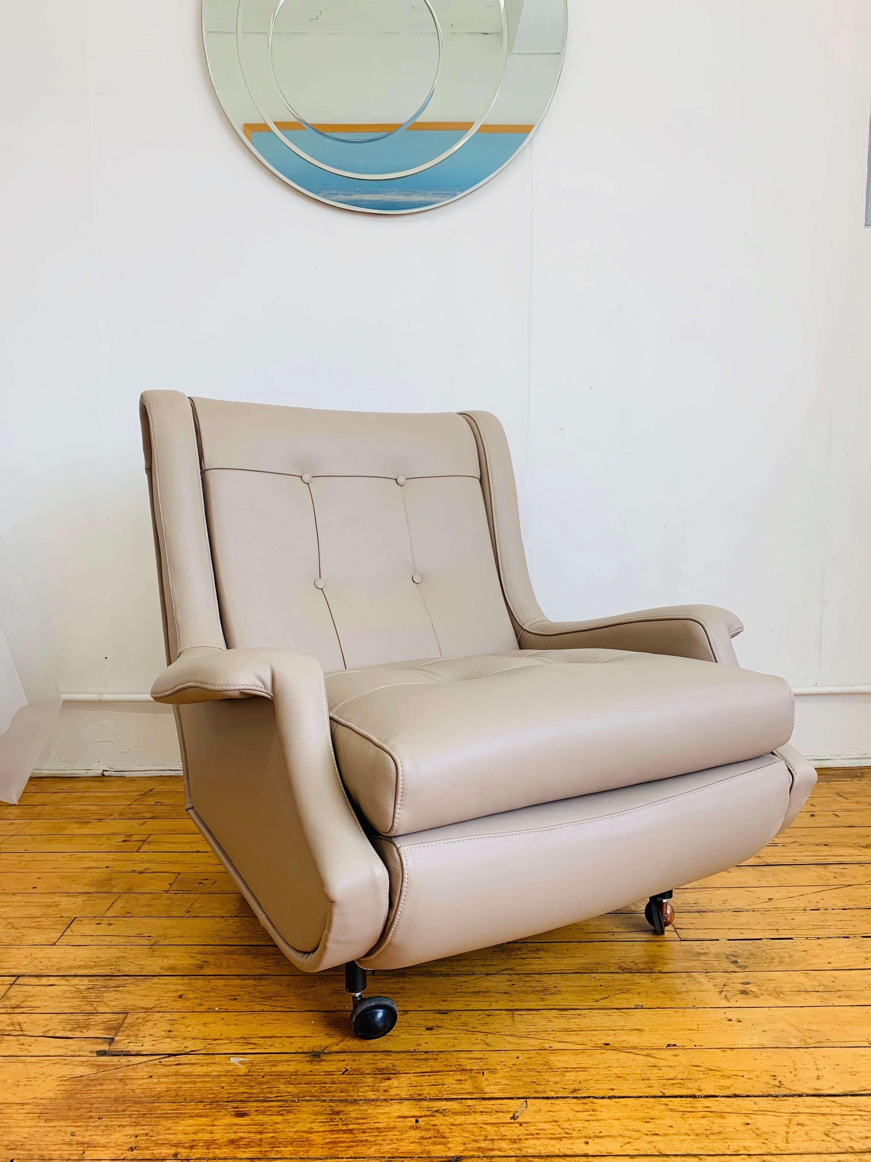 Marco Zanuso 'Regent' Lounge Chair, Arflex, Fully Restored Luxe Italian Leather In Good Condition For Sale In Jersey City, NJ