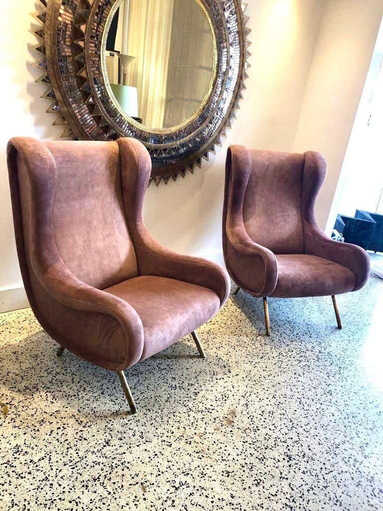 Italian Marco Zanuso Senior Armchairs for Arflex in Opaque Rose Suede Leather, Pair For Sale