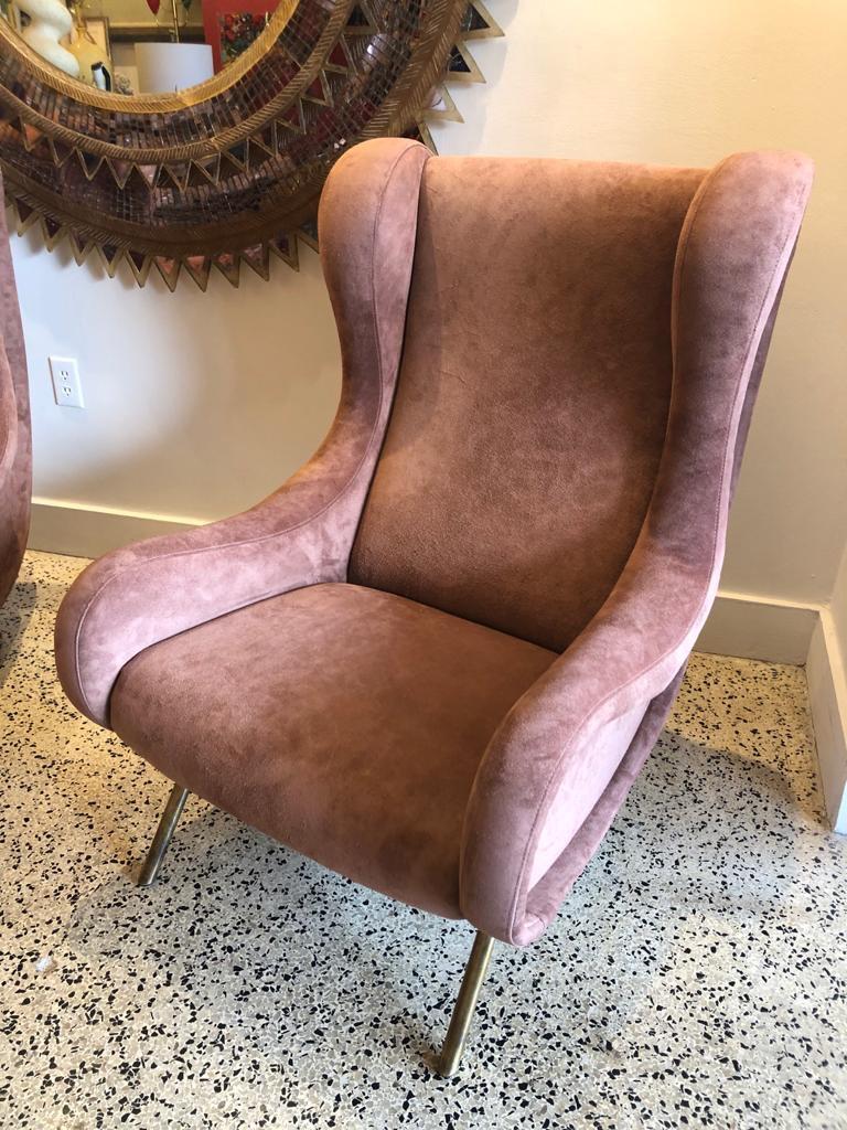Marco Zanuso Senior Armchairs for Arflex in Opaque Rose Suede Leather, Pair In Good Condition For Sale In East Hampton, NY