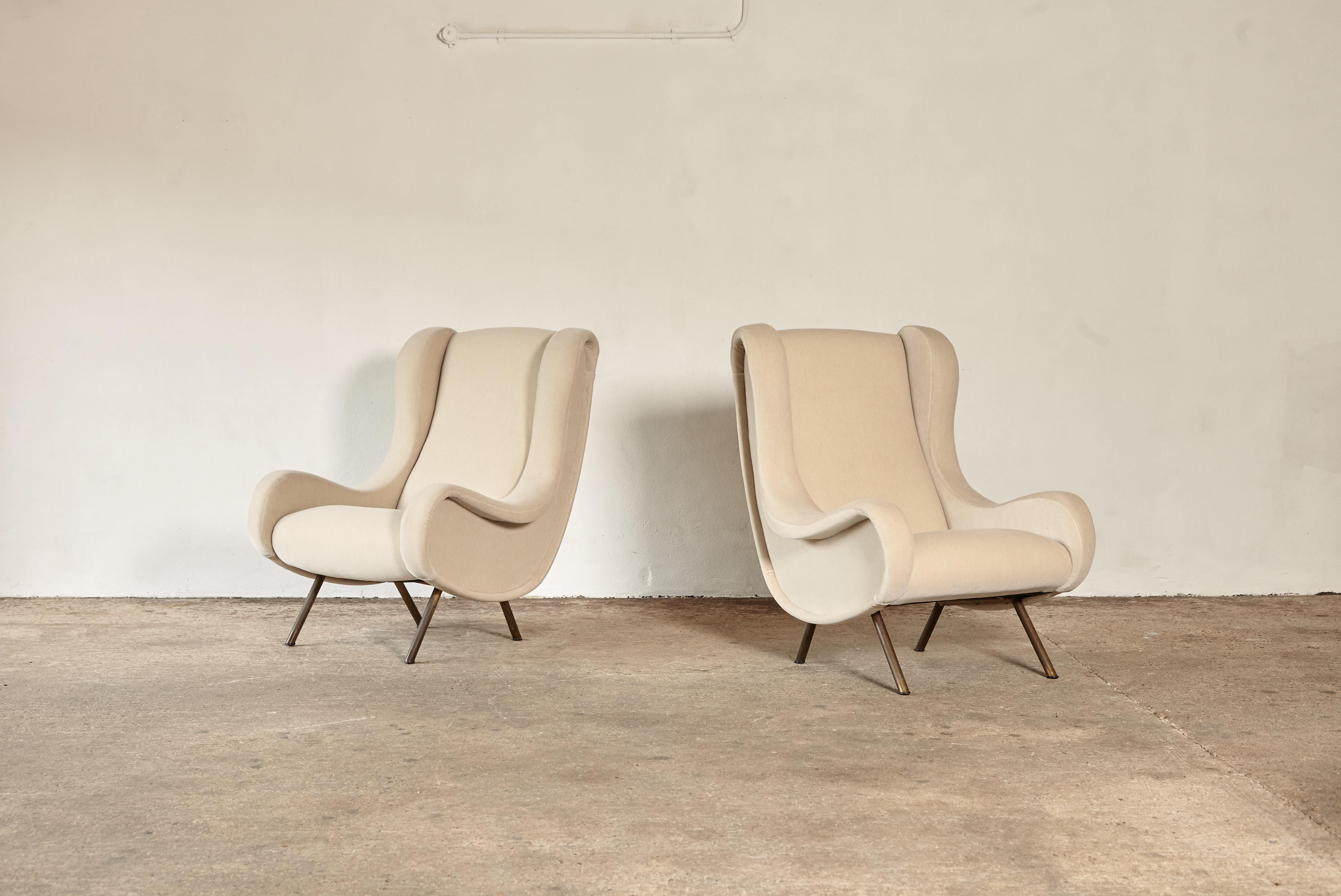 An pair of authentic Marco Zanuso Senior chairs, Arflex, Italy, 1960s. These chairs have been reupholstered in ivory mohair velvet from Pierre Frey.




UK customers please note:    displayed prices do not include VAT.