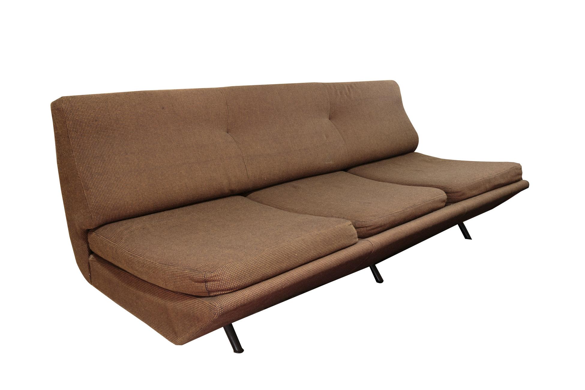 Sofa, model Sleep-O-Matic designed by Marco Zanuso, 1951.
Manufacture by Arflex (Italy). Metal structure, foam rubber back and seat covered by refined fabric newly upholstered. The seat cushion is mounted on a track allowing it pull away from the