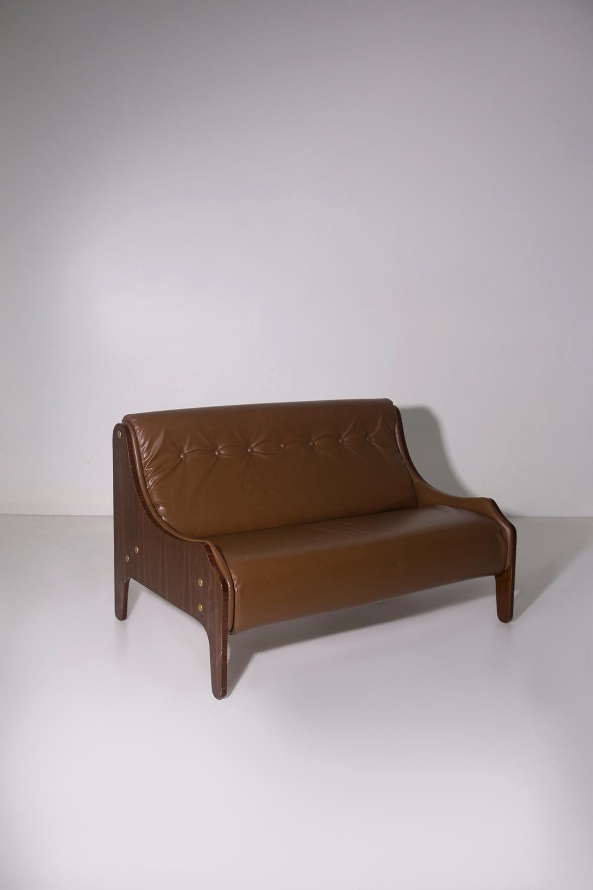 
This splendid Milord sofa, designed by Marco Zanuso for Arflex in the 1950s, is a masterpiece of mid-century Italian design, perfectly balanced between elegance, innovation, and functionality. A sophisticated example of craftsmanship, where comfort