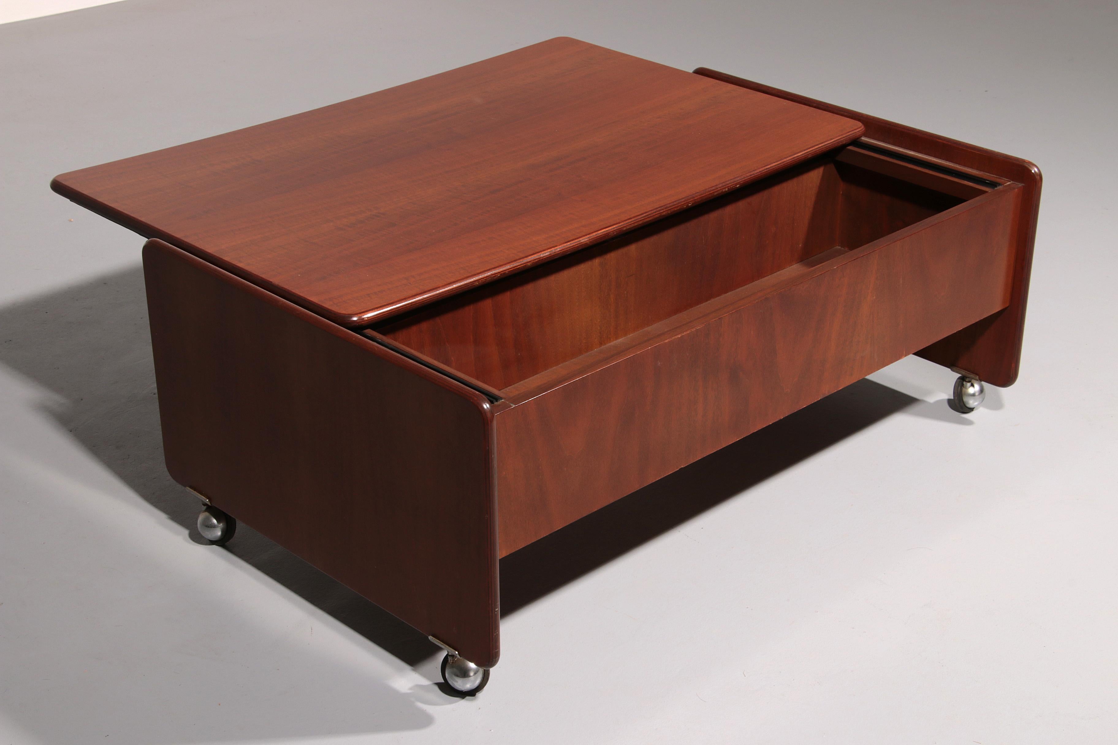 Discover the timeless elegance of Italian design with this original coffee table designed by Marco Zanuso for Arflex, part of the iconic Springtime collection from the 1960s. This exceptional piece perfectly blends refined aesthetics with practical