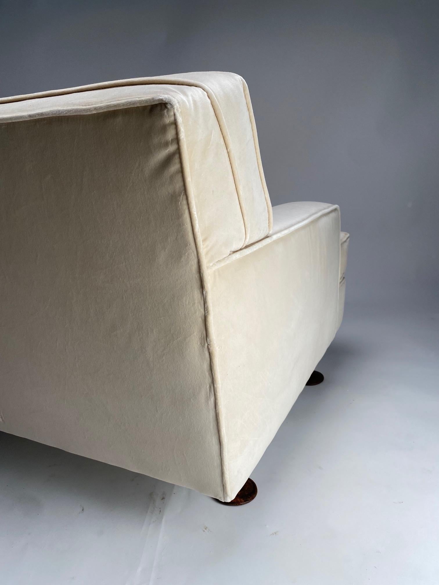Marco Zanuso 'Square' White Velvet Chairs with Teak Feet, Italy, circa 1962 For Sale 3