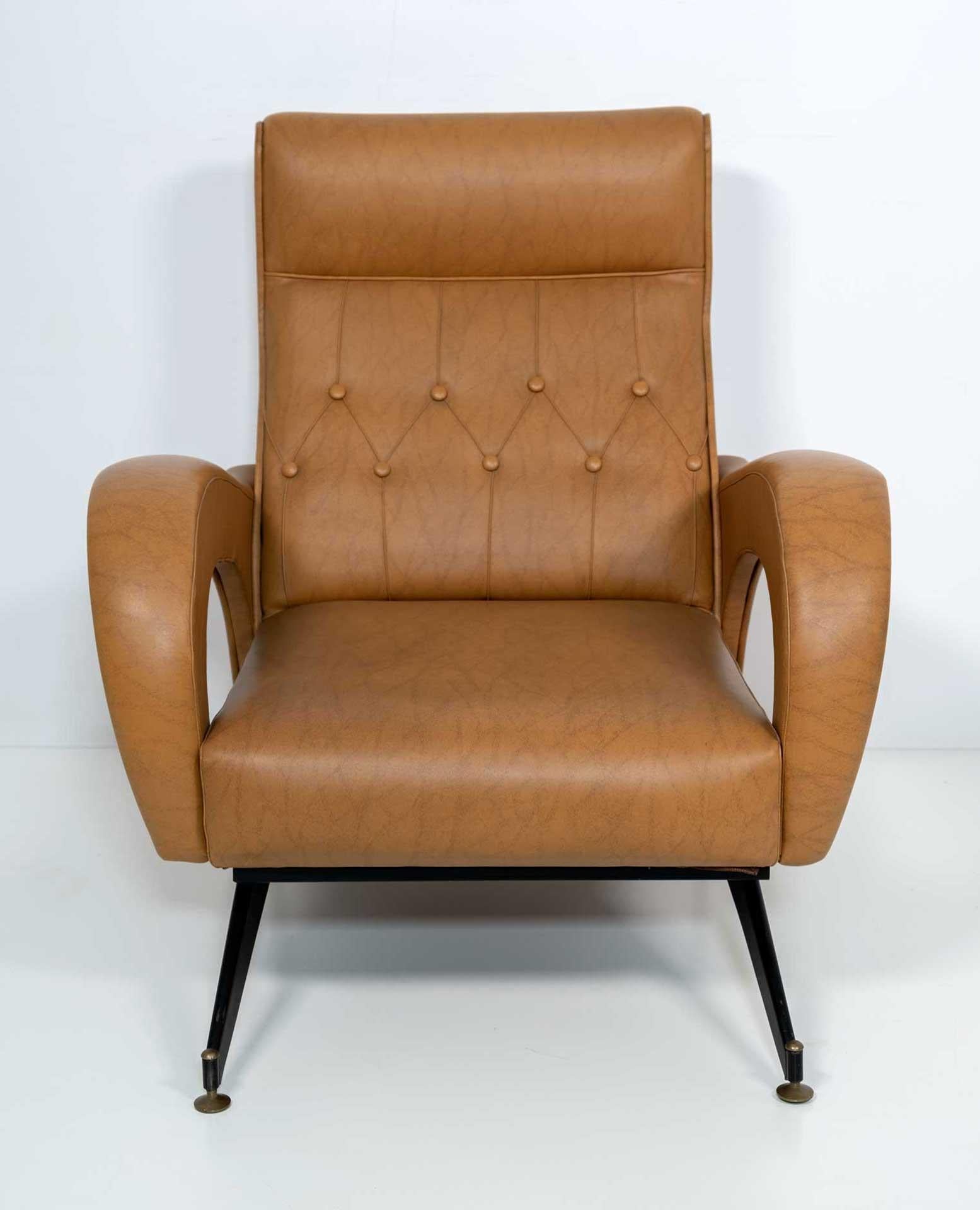 Marco Zanuso Style Mid-Century Modern Italian Leather Lounge Chair, 1970s In Good Condition For Sale In Puglia, Puglia