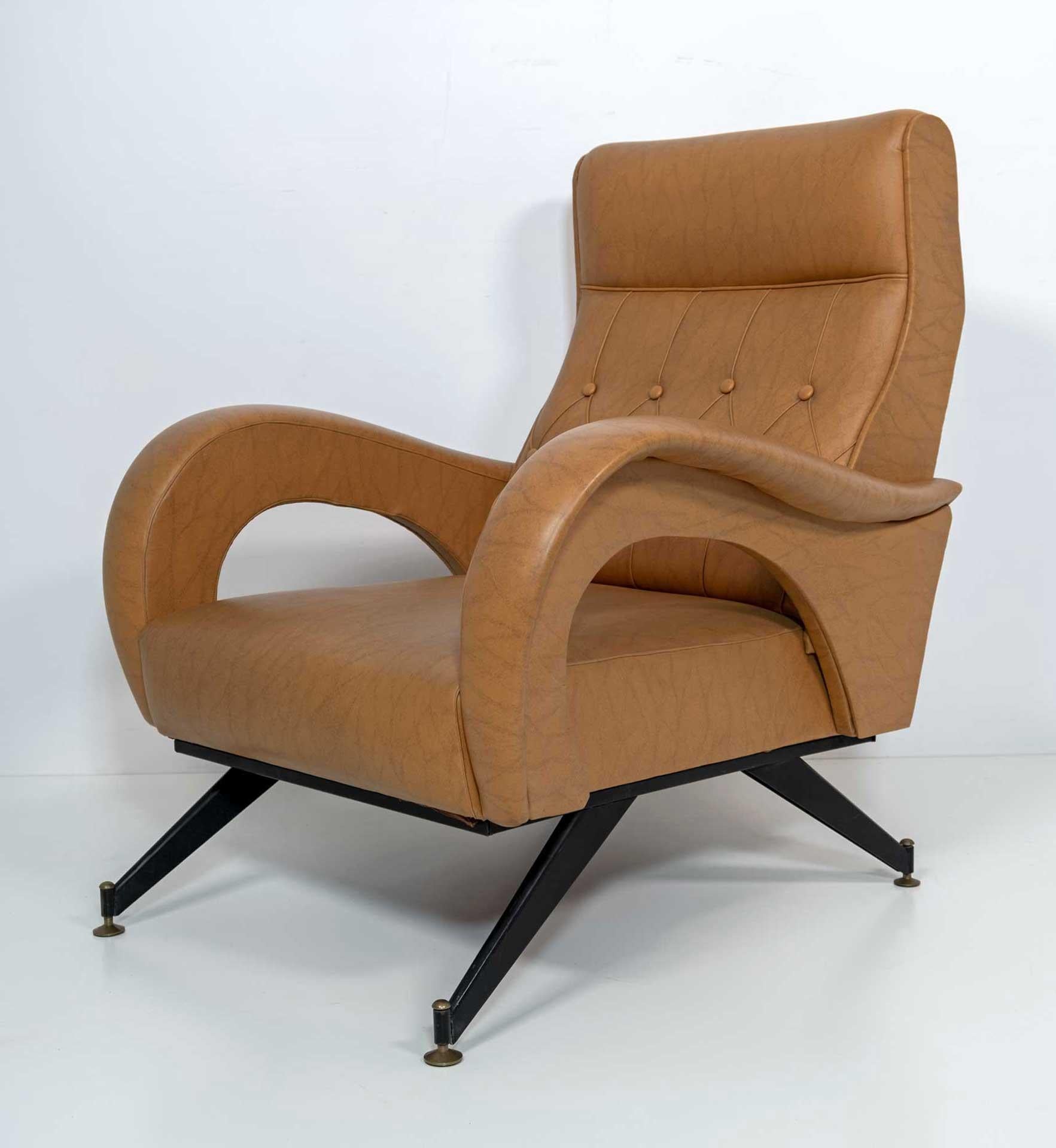 Late 20th Century Marco Zanuso Style Mid-Century Modern Italian Leather Lounge Chair, 1970s For Sale