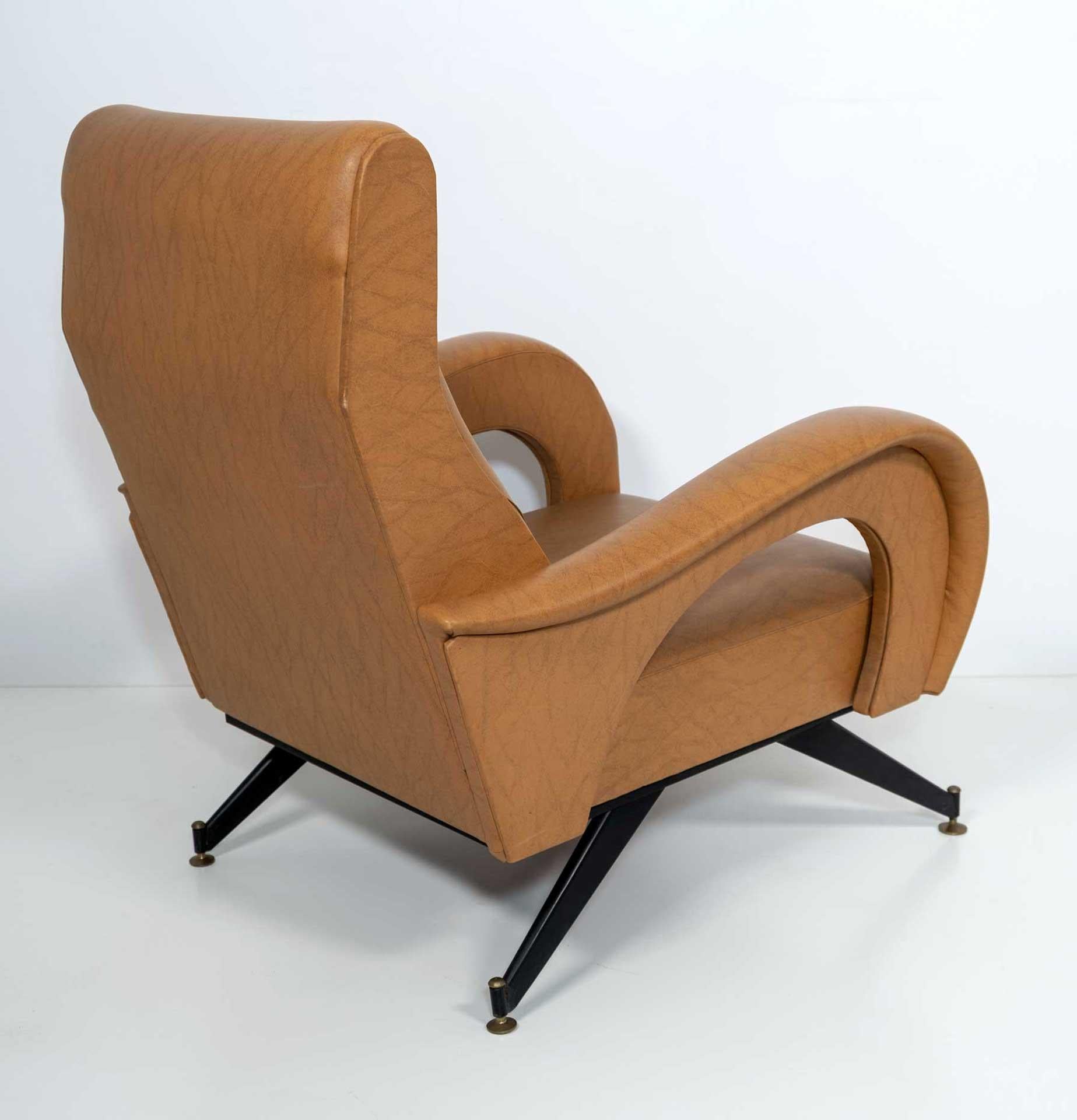 Marco Zanuso Style Mid-Century Modern Italian Leather Lounge Chair, 1970s For Sale 2