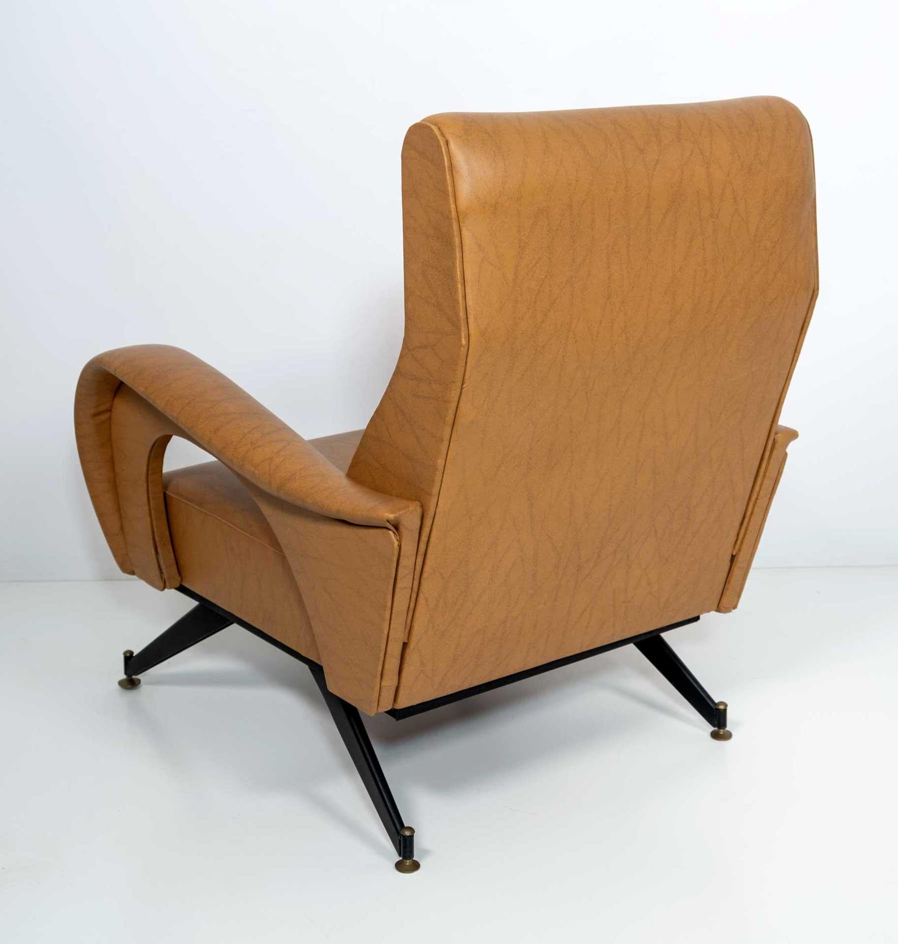 Marco Zanuso Style Mid-Century Modern Italian Leather Lounge Chair, 1970s For Sale 3