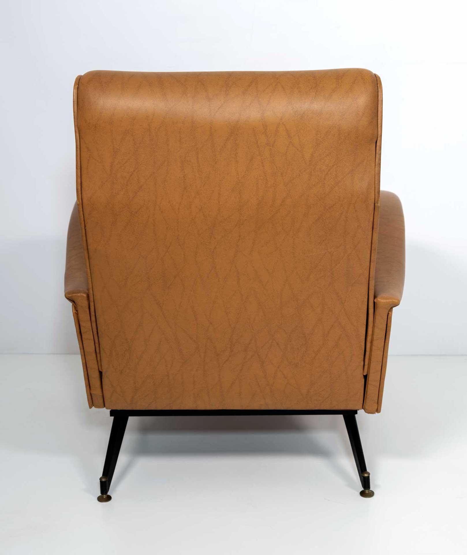 Marco Zanuso Style Mid-Century Modern Italian Leather Lounge Chair, 1970s For Sale 4