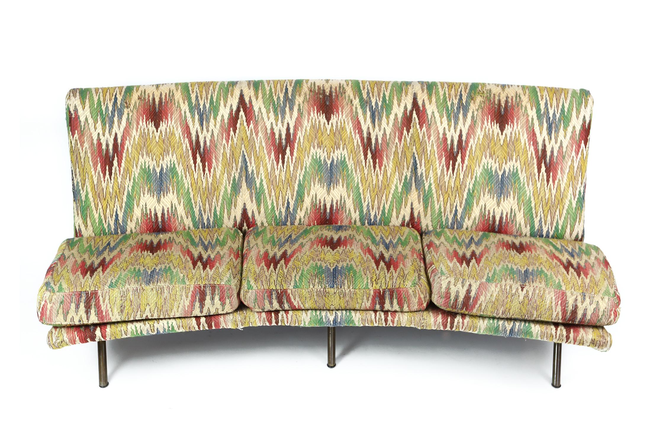 This three-seat Triennale sofa was designed by Marco Zanuso in the 1950s and produced by Arflex. It was shown in 1951 at the Triennale di Milano, the most important international design fair in the postwar era. This piece has still his original
