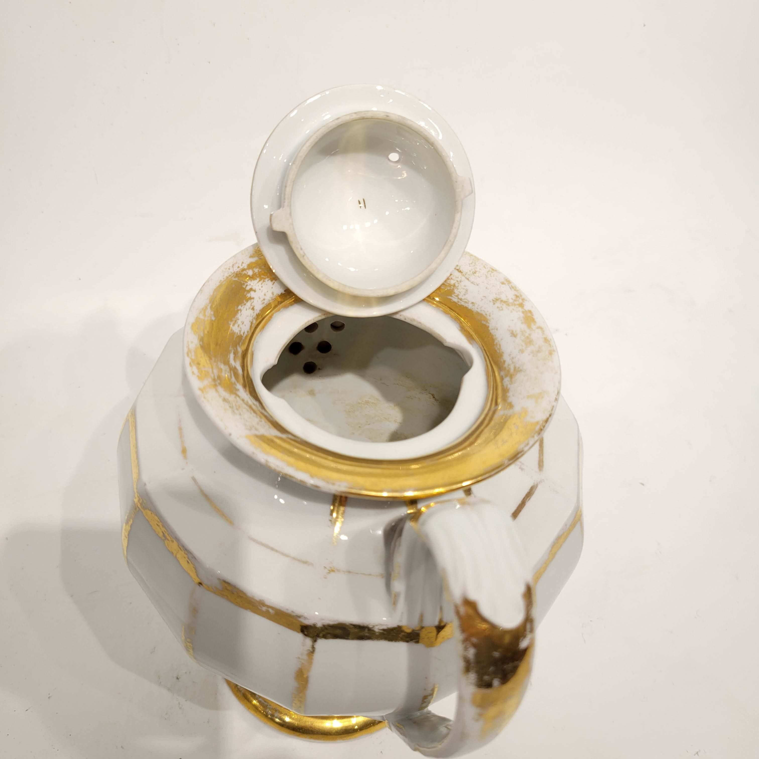19th Century Marcolini Period Meissen Porcelain Coffee Pot, circa 1810