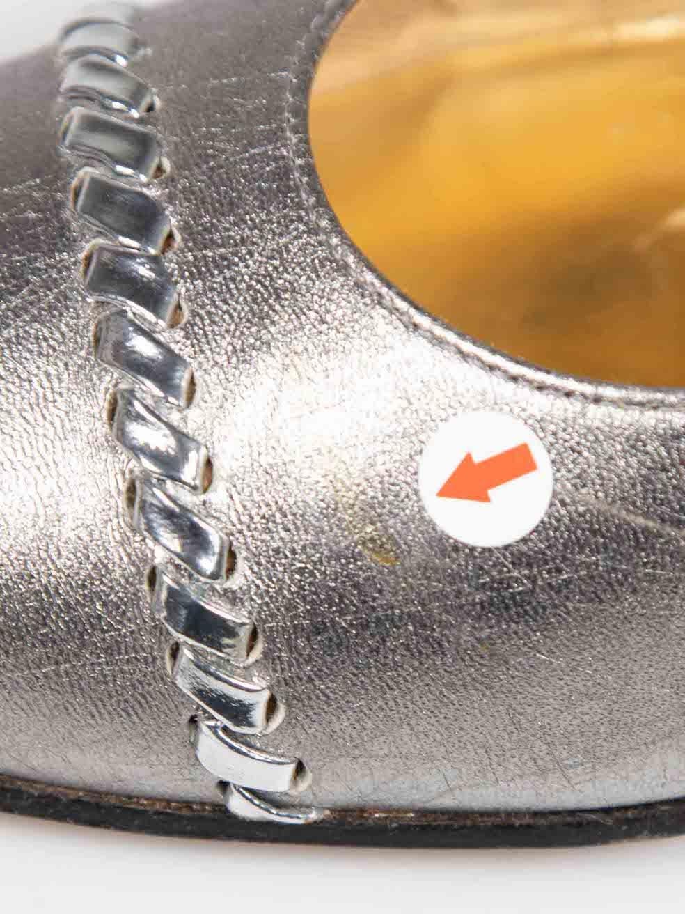 MarcoMoreo Silberne Leder-Pumps mit gewebtem Detail Größe IT 37,5 im Angebot 3