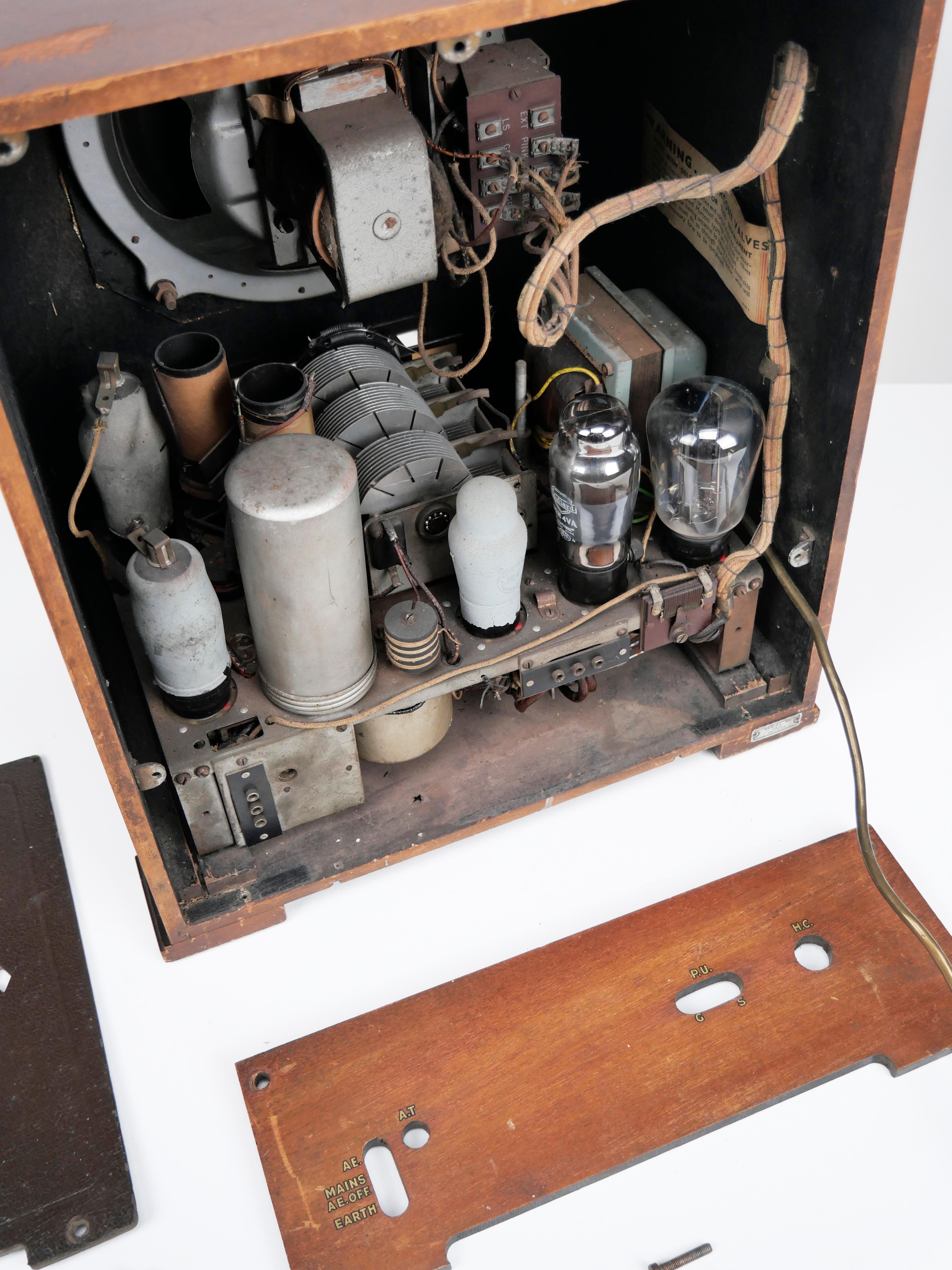Marconi, Royaume-Uni, Radio Modèle 246A, art déco des années 1930, valve/tube sans fil, table super ! en vente 7