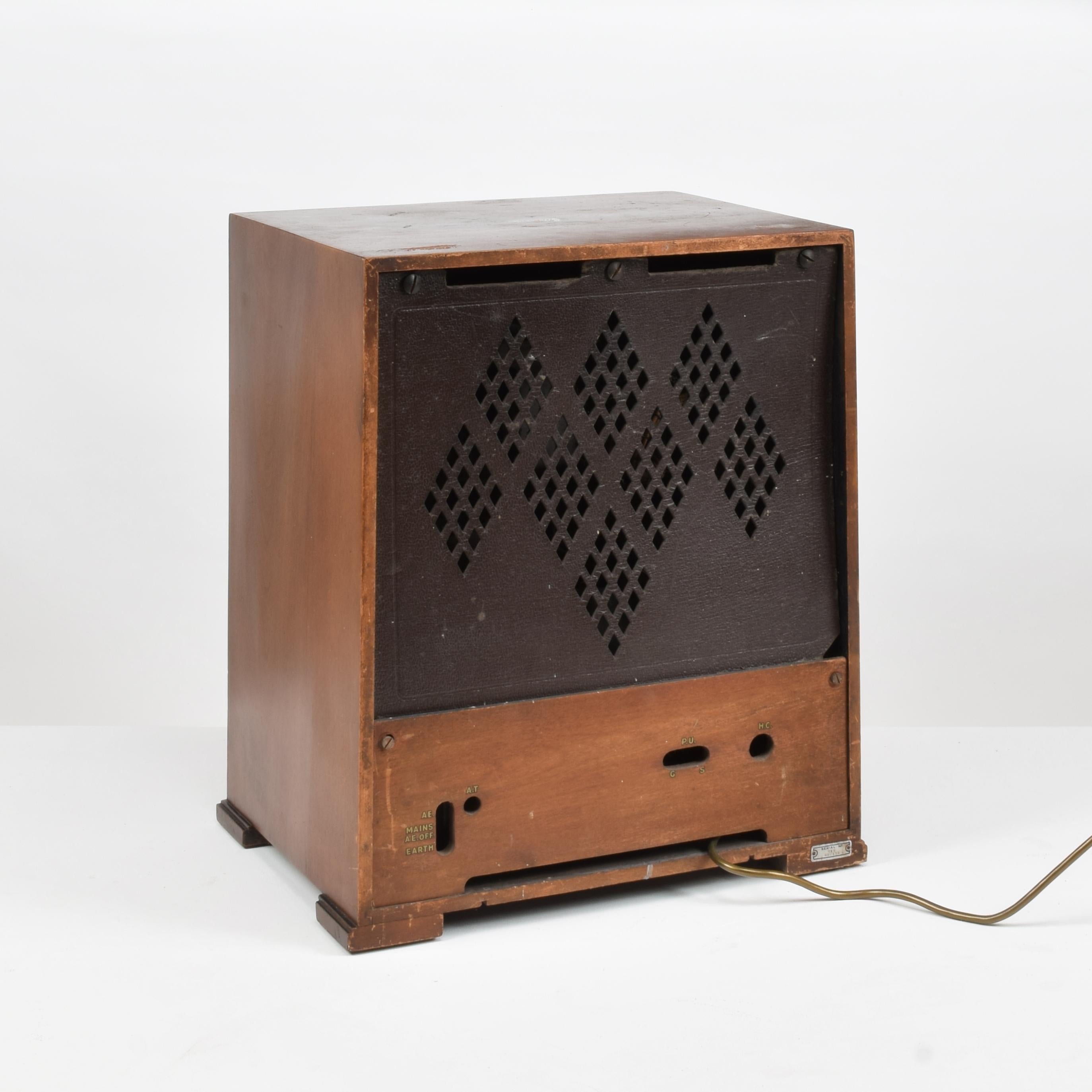 Marconi, Royaume-Uni, Radio Modèle 246A, art déco des années 1930, valve/tube sans fil, table super ! Bon état - En vente à London, GB
