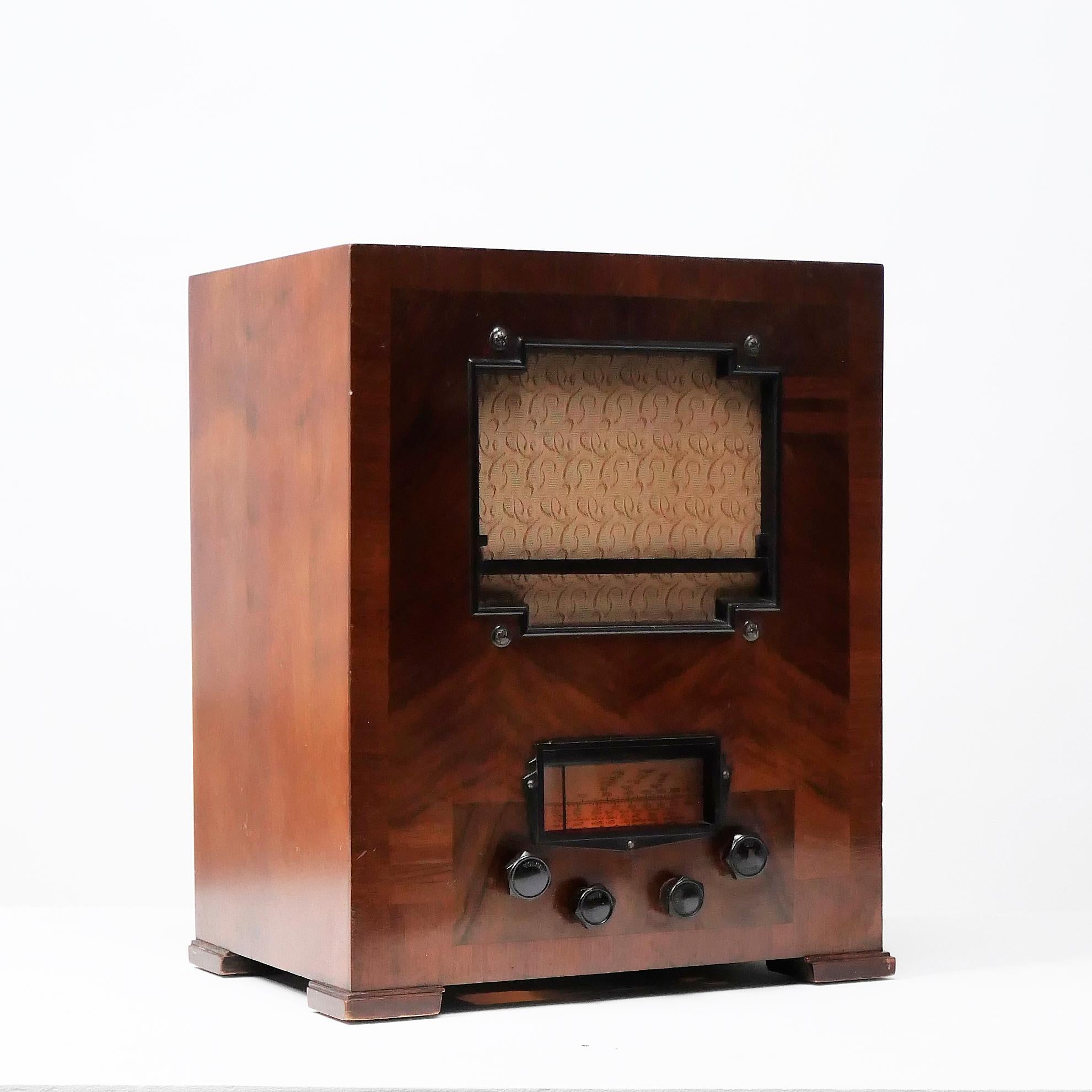 Métal Marconi, Royaume-Uni, Radio Modèle 246A, art déco des années 1930, valve/tube sans fil, table super ! en vente