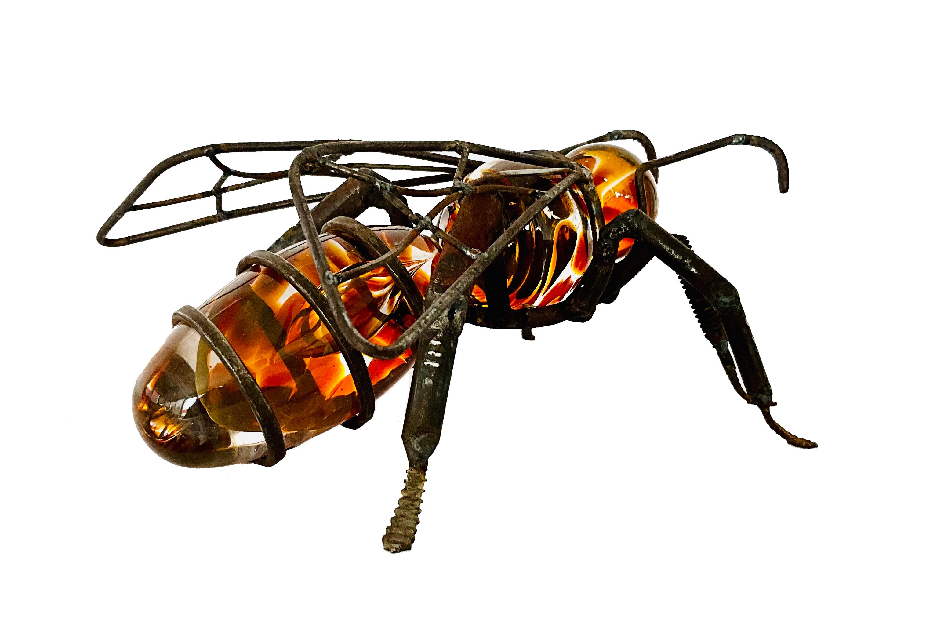 THE BEE

The sculpture by Marcos Romero, representing an bee made of recycled industrial iron and blown glass, is a fascinating work of contemporary art. Romero has created a piece that combines the hardness and resistance of metal with the