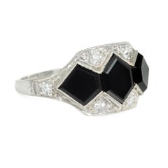 Marcus & Co. Anillo Art Déco de ónix y diamantes