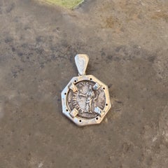 MARCUS AURELIUS Ancient Roman Coin 2 Cent. AD Pendant w/sapphires 0, 6kt