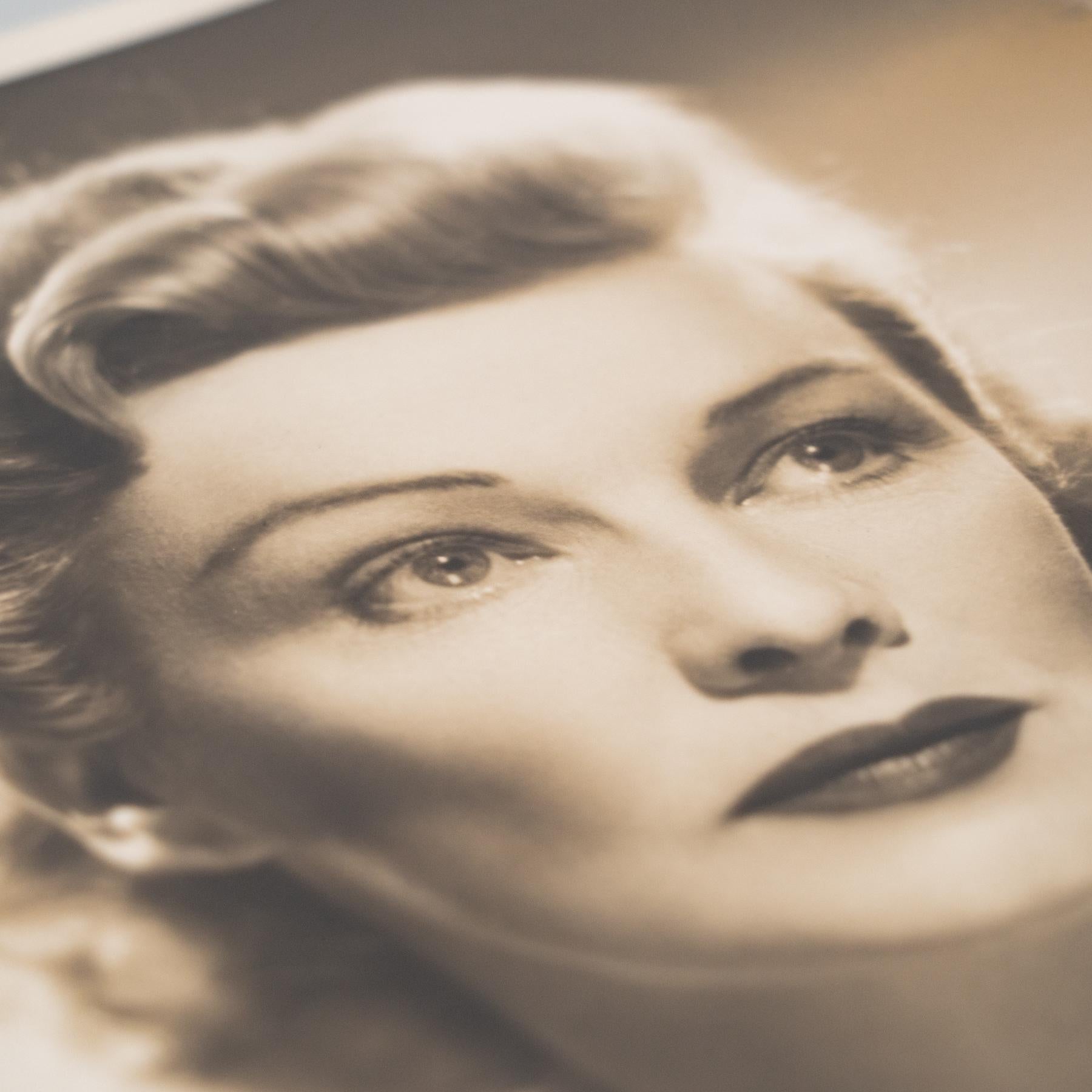 Marcus Blechman Photographie en noir et blanc de Madeline Carroll en vente 3