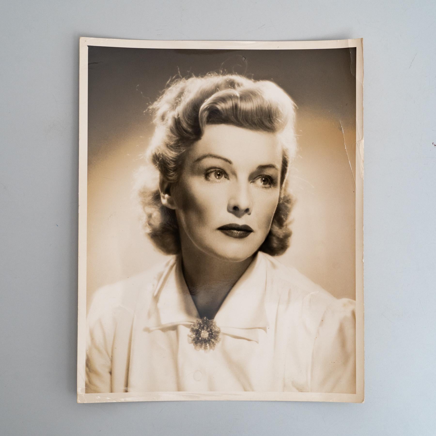 Marcus Blechman Photographie en noir et blanc de Madeline Carroll 

Photographie à la gélatine argentique 
Avec la marque déposée du photographe 
25.5x20.5 cm.

En état d'origine avec une usure mineure conforme à l'âge et à l'utilisation, préservant