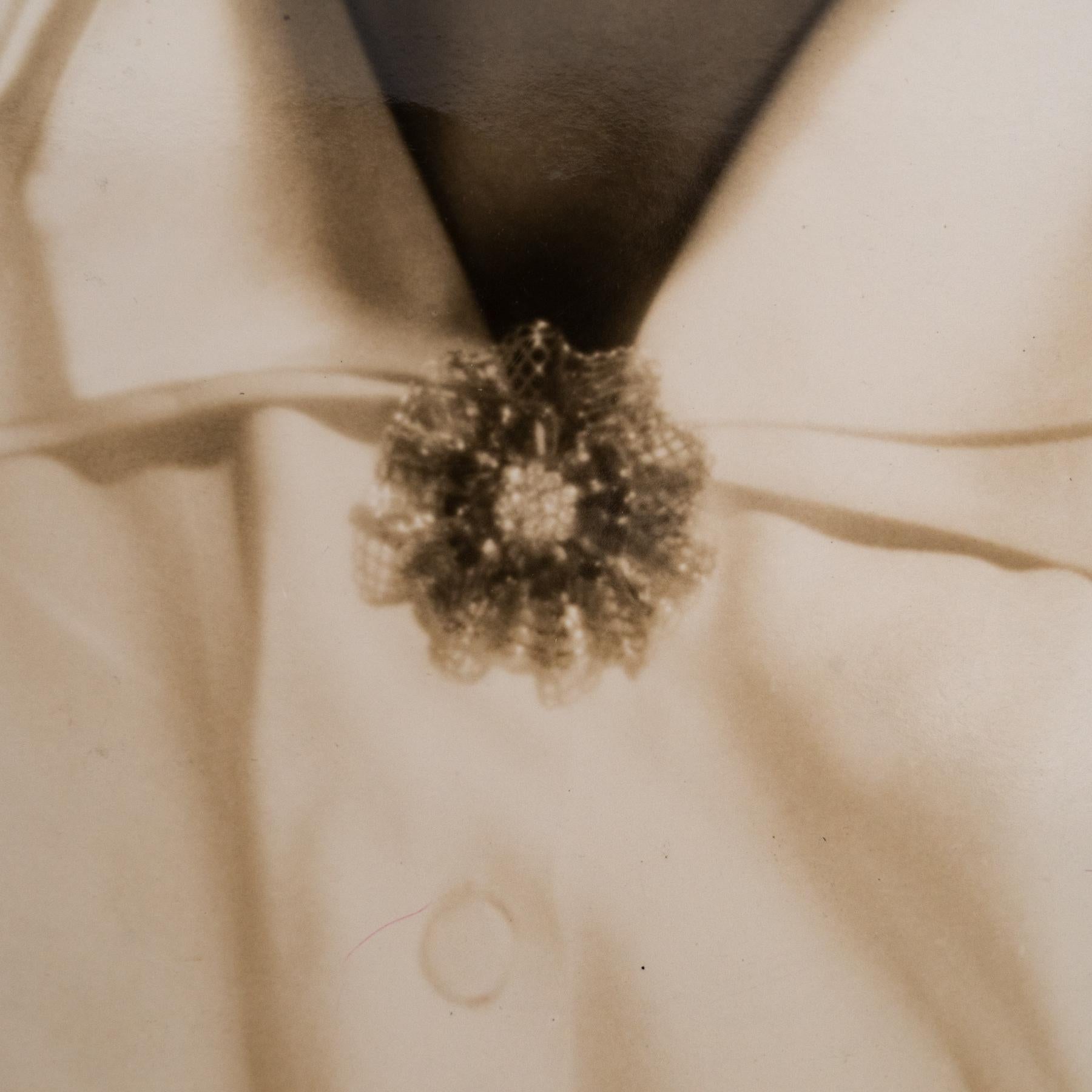 Papier Marcus Blechman Photographie en noir et blanc de Madeline Carroll en vente