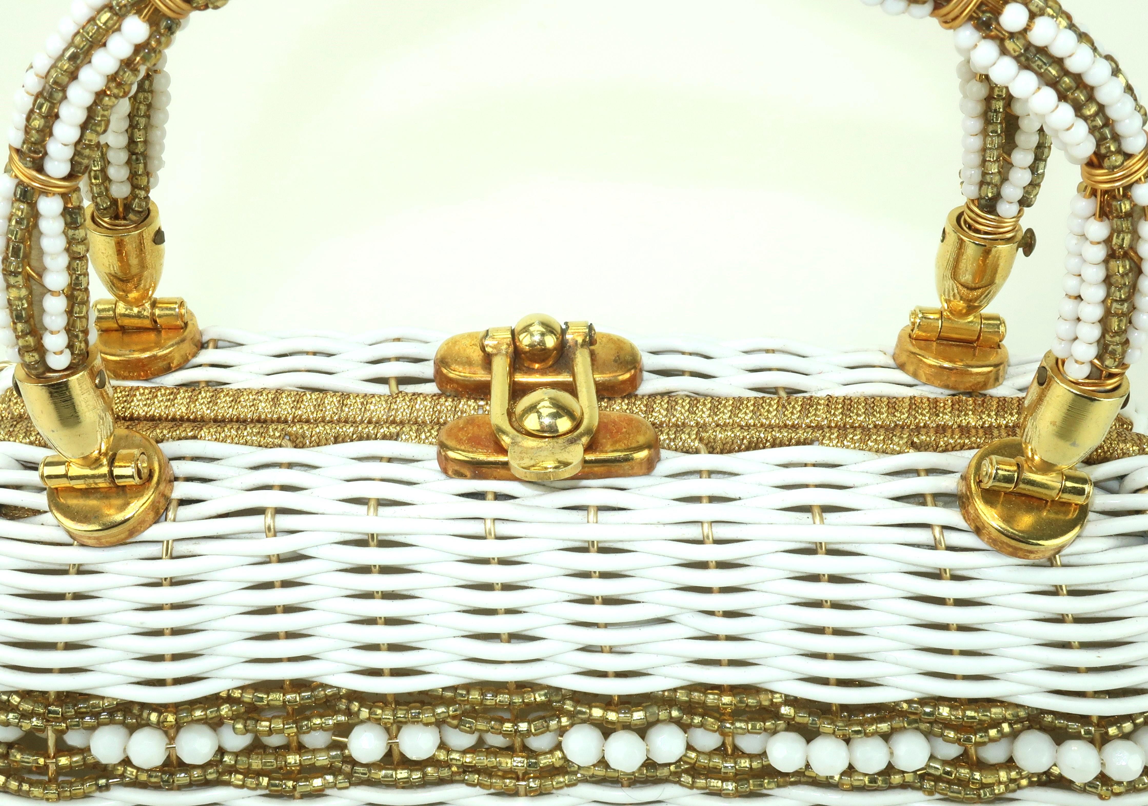 Borsa in paglia bianca e oro di Marcus Brothers con perline, anni '50 In condizioni buone in vendita a Atlanta, GA