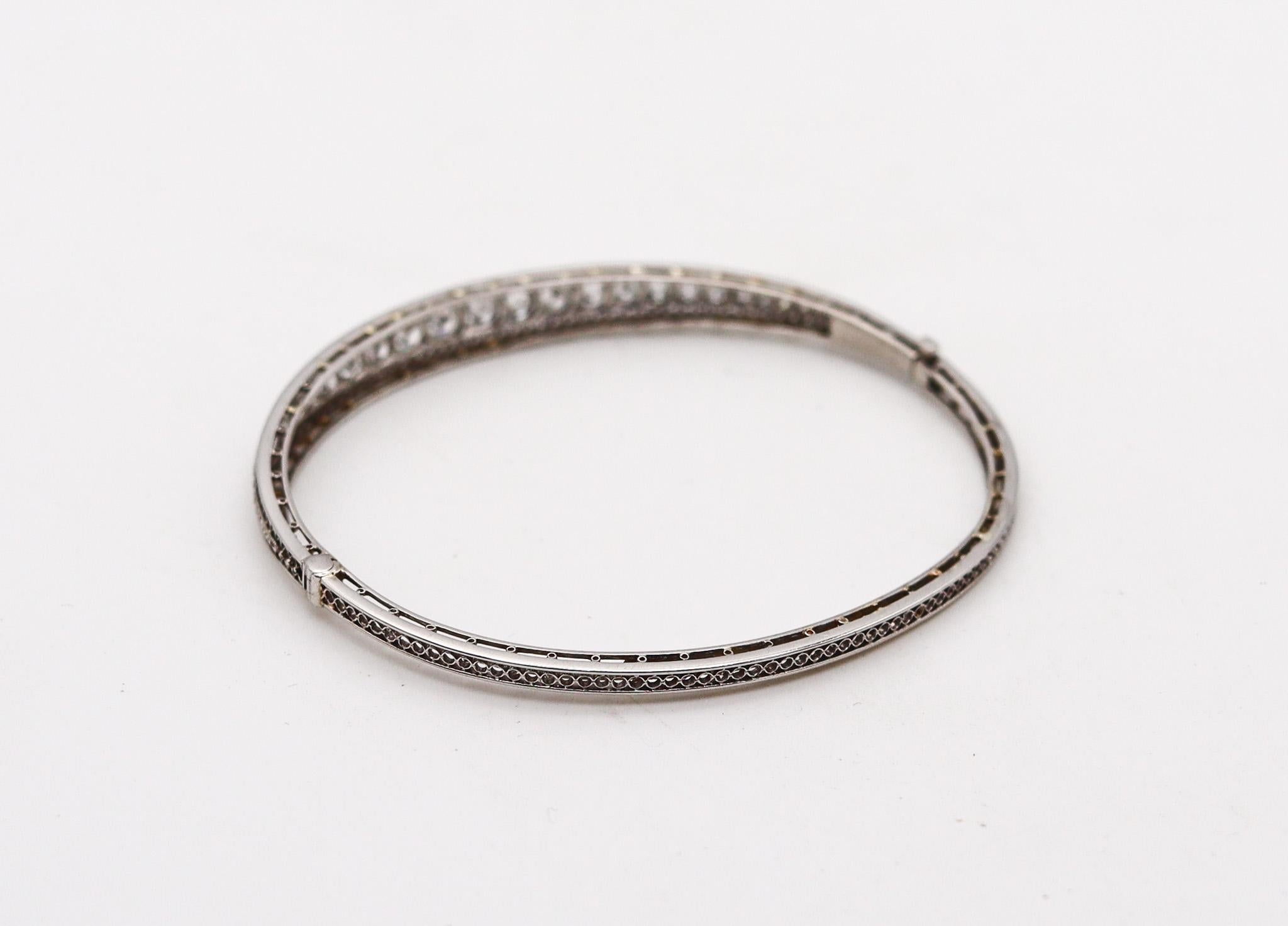 Marcus & Co. 1910 Edwardianischer Armreif aus Platin mit 3,16 Gesamtkaratgewicht in Diamant im Angebot 1