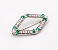 MARCUS & CO. 1910 Edwardian Brooch In Platinum With 3.12 Ctw Diamonds & Emeralds