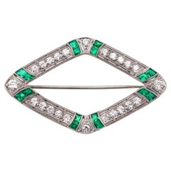 MARCUS & CO. 1910 Edwardian Brooch In Platinum With 3.12 Ctw Diamonds & Emeralds