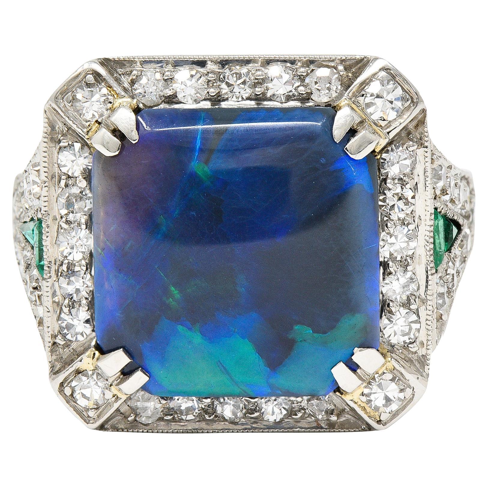 Marcus & Co. Bague Art déco octogonale en platine avec opale noire, émeraude et halo de diamants en vente