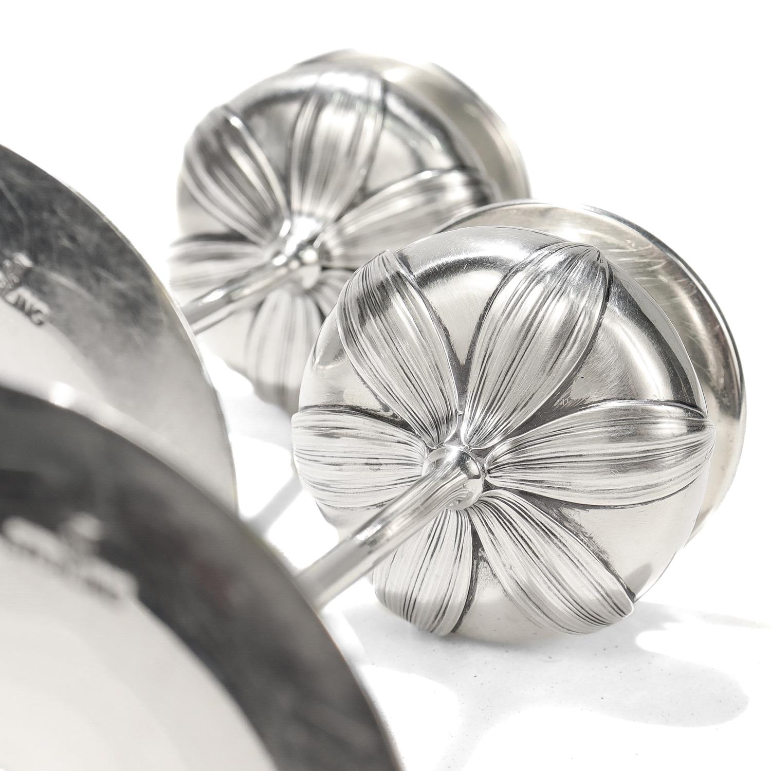 Marcus & Co. Coppia di candelabri in argento Sterling con Towle a fiori di tulipani in vendita 3