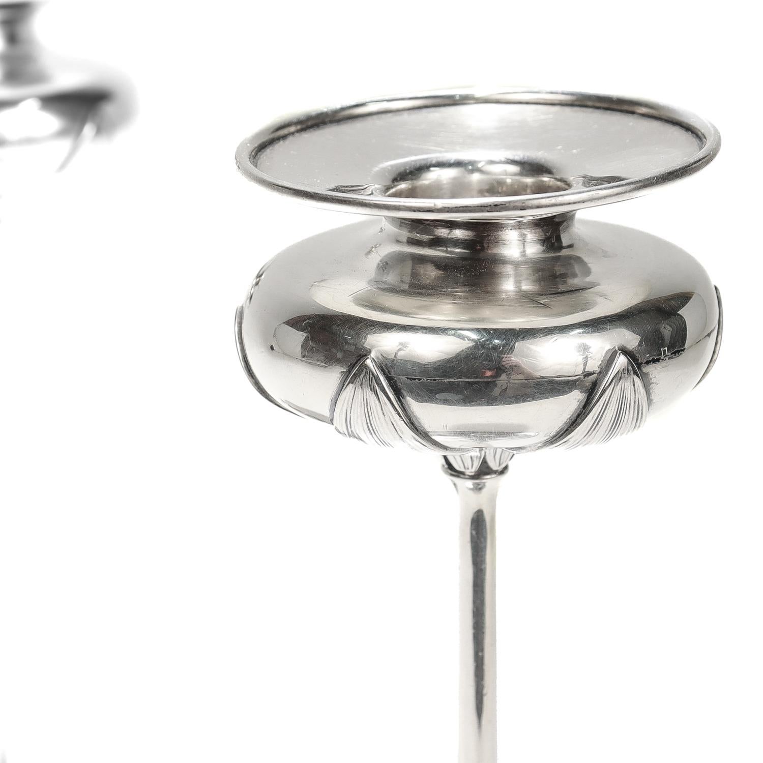 Marcus & Co. Coppia di candelabri in argento Sterling con Towle a fiori di tulipani in vendita 6