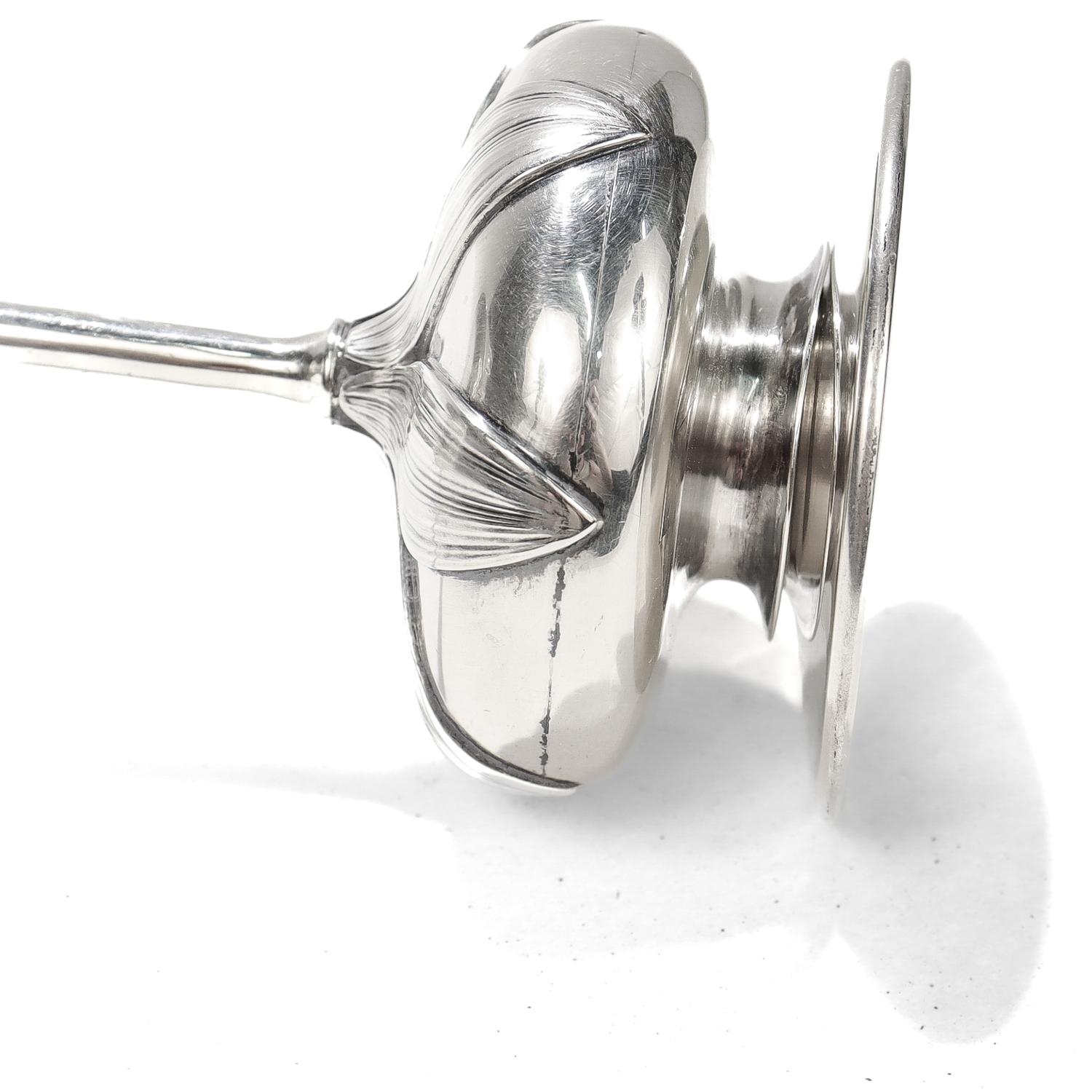 Marcus & Co. Coppia di candelabri in argento Sterling con Towle a fiori di tulipani in vendita 7