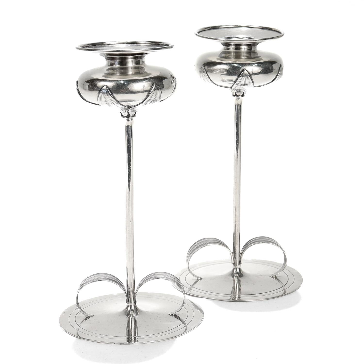 Marcus & Co. Coppia di candelabri in argento Sterling con Towle a fiori di tulipani In condizioni buone in vendita a Philadelphia, PA