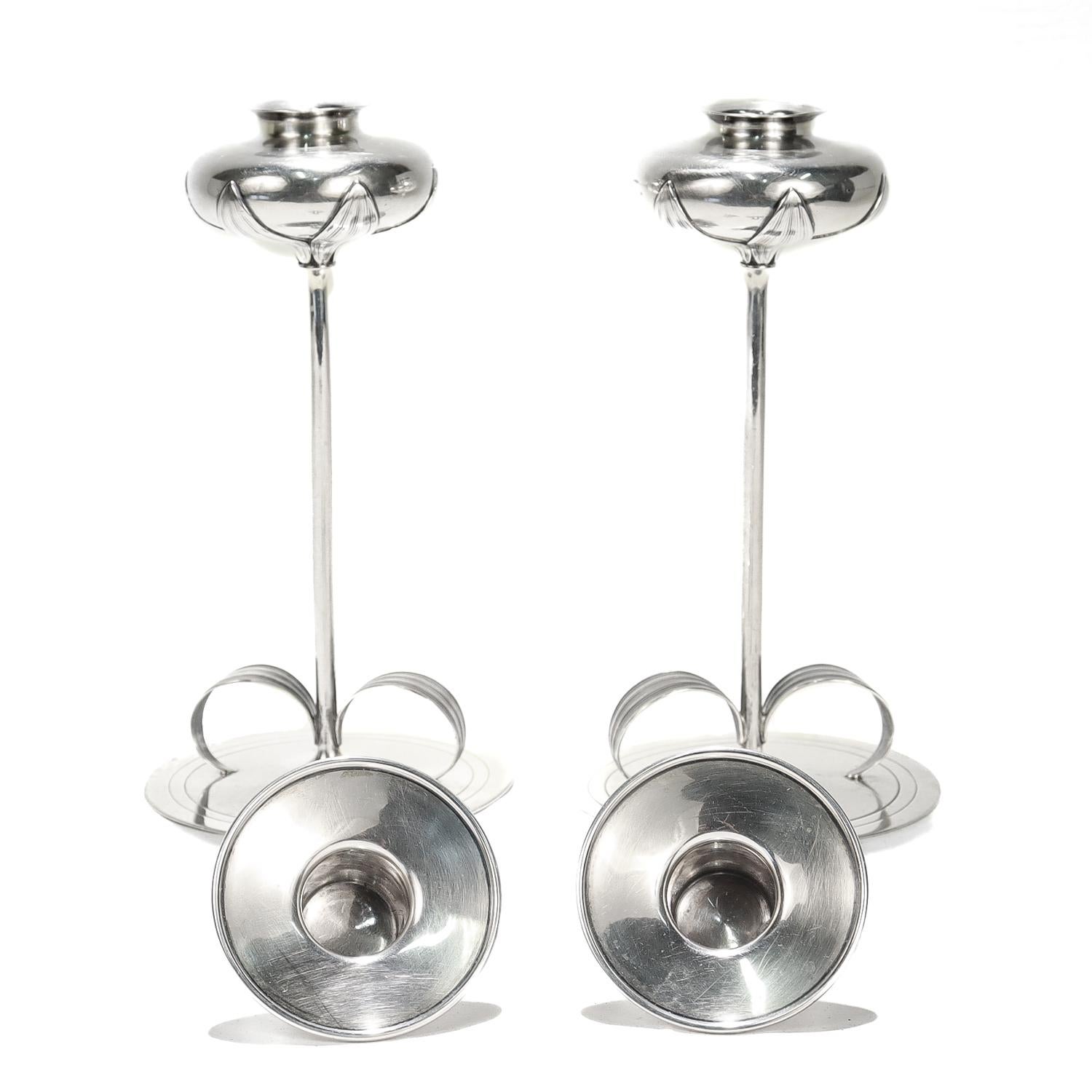 Argento 925 Marcus & Co. Coppia di candelabri in argento Sterling con Towle a fiori di tulipani in vendita