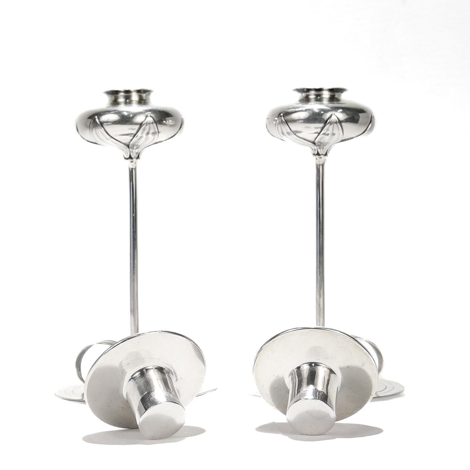 Marcus & Co. Coppia di candelabri in argento Sterling con Towle a fiori di tulipani in vendita 1