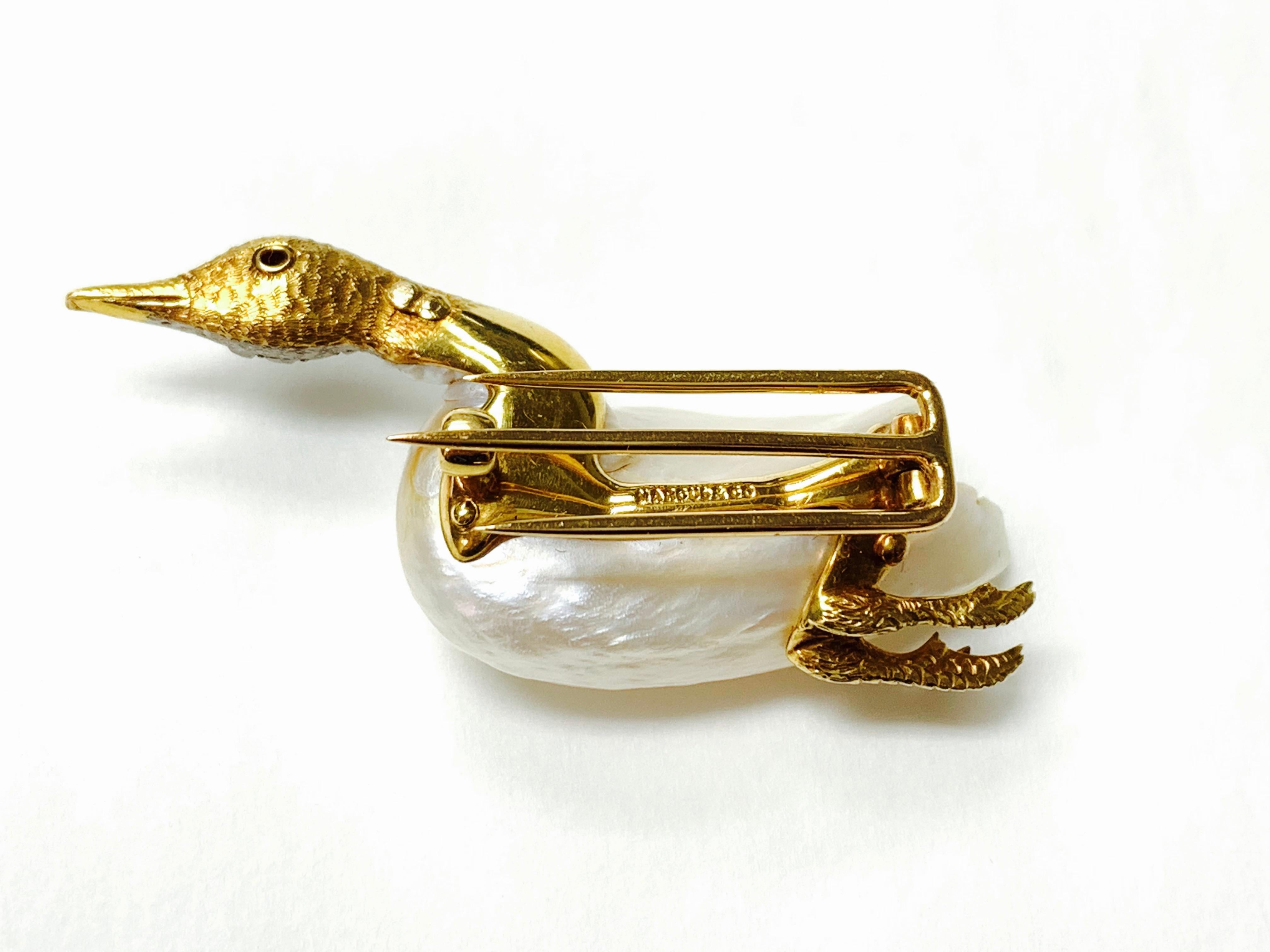 Épingle oiseau Marcus & Co. en or, perles naturelles, rubis et diamants, datant d'environ 1915 Excellent état - En vente à New York, NY