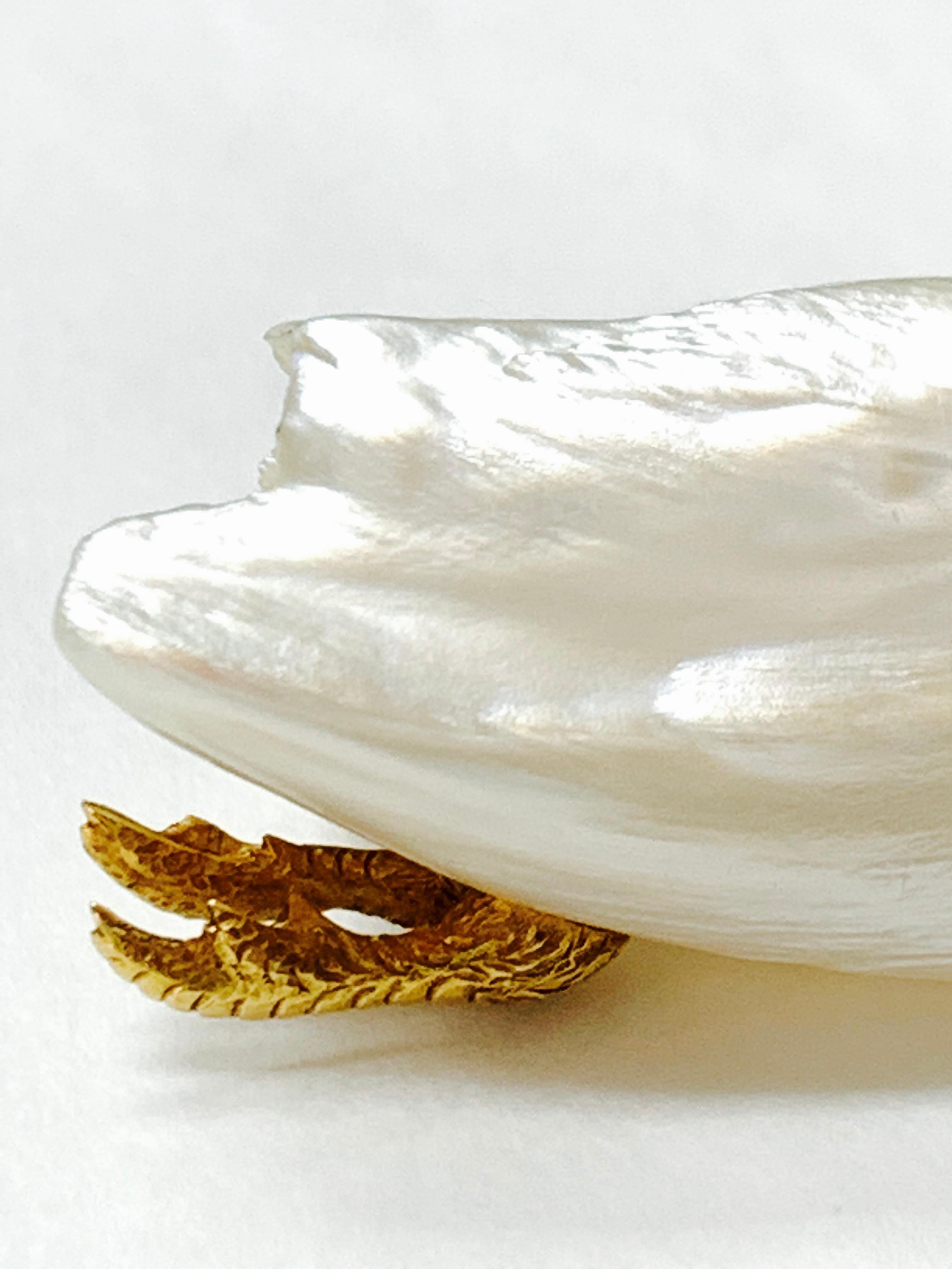 Épingle oiseau Marcus & Co. en or, perles naturelles, rubis et diamants, datant d'environ 1915 en vente 2