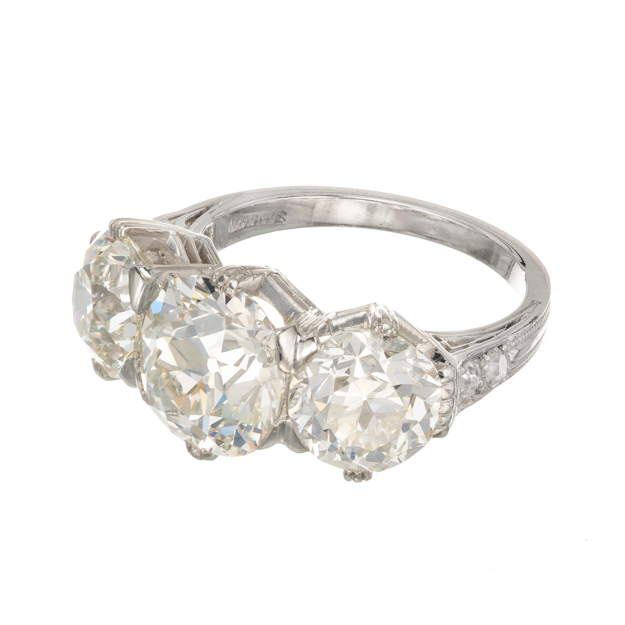 Taille ronde Marcus & Co. Bague de fiançailles à trois pierres en platine avec diamant GIA de 6,35 carats en vente