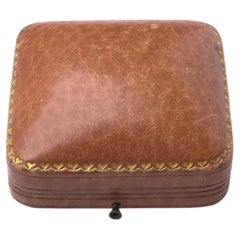 Marcus & Co. jewellers vintage leather jewellery box - New York
