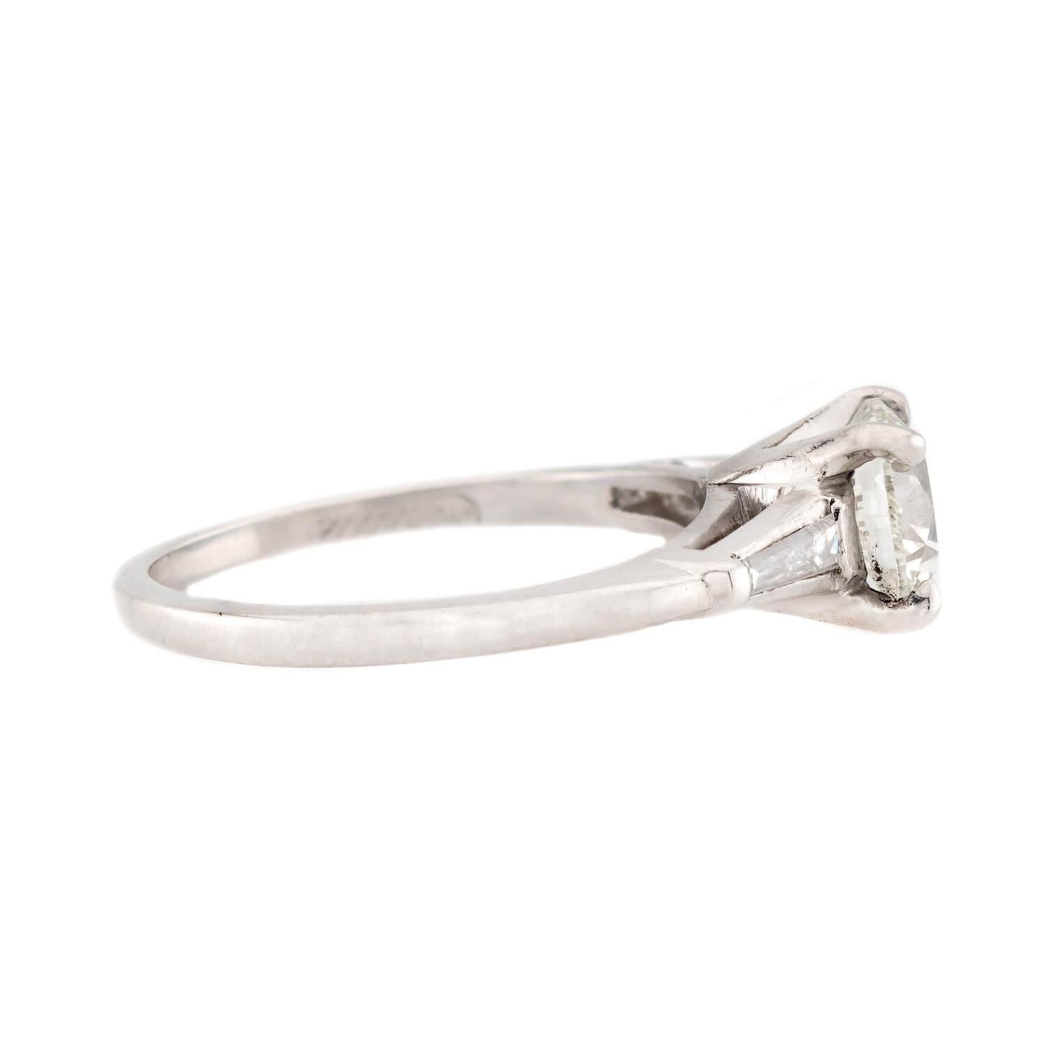 MARCUS & CO. Anillo de compromiso de diamantes retro en platino 1.01 ct Retro en venta