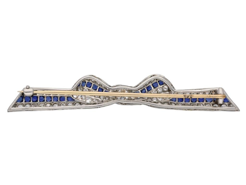 Art déco Marcus & Co. Broche à nœud en saphir et diamant, américaine, vers 1935 en vente