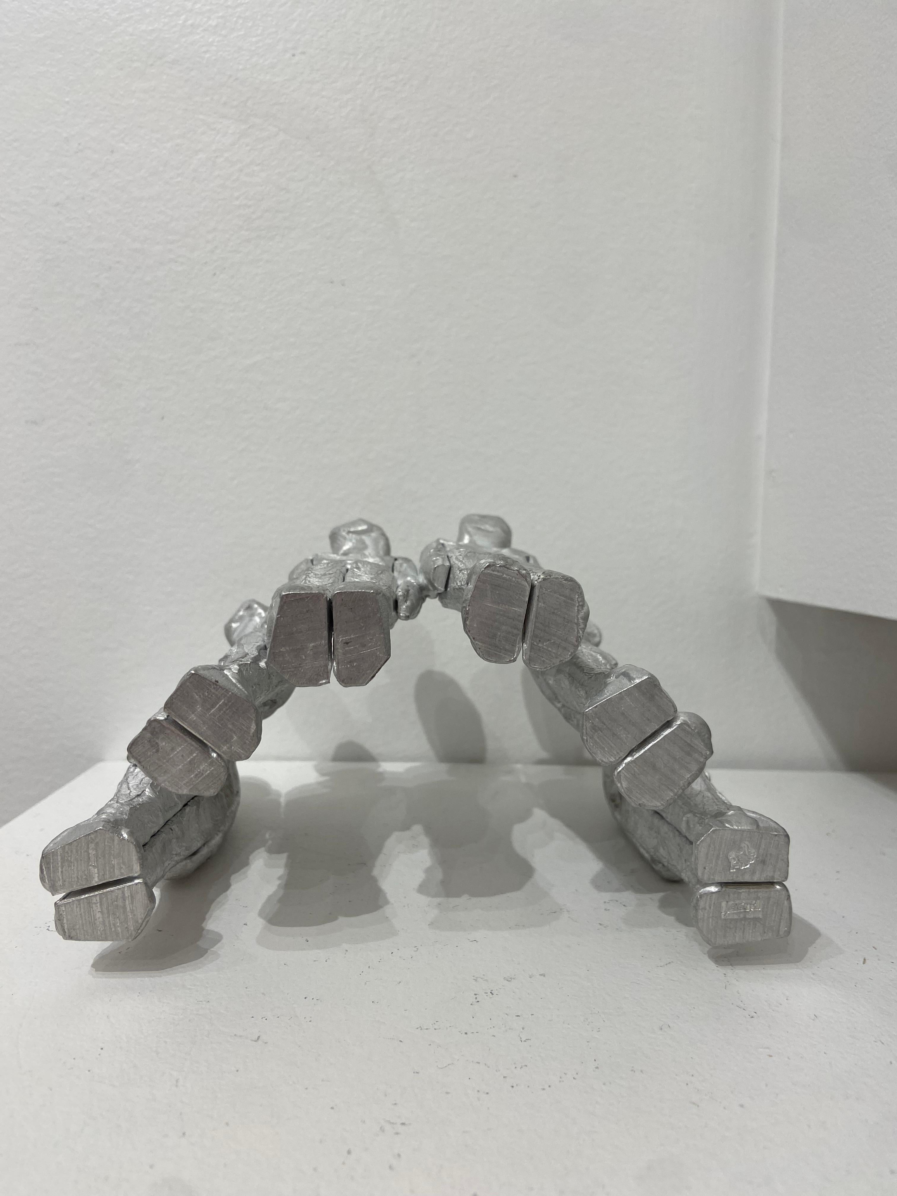 Hominium ( groupe de 6 ) - Gray Figurative Sculpture by Marcus Egli