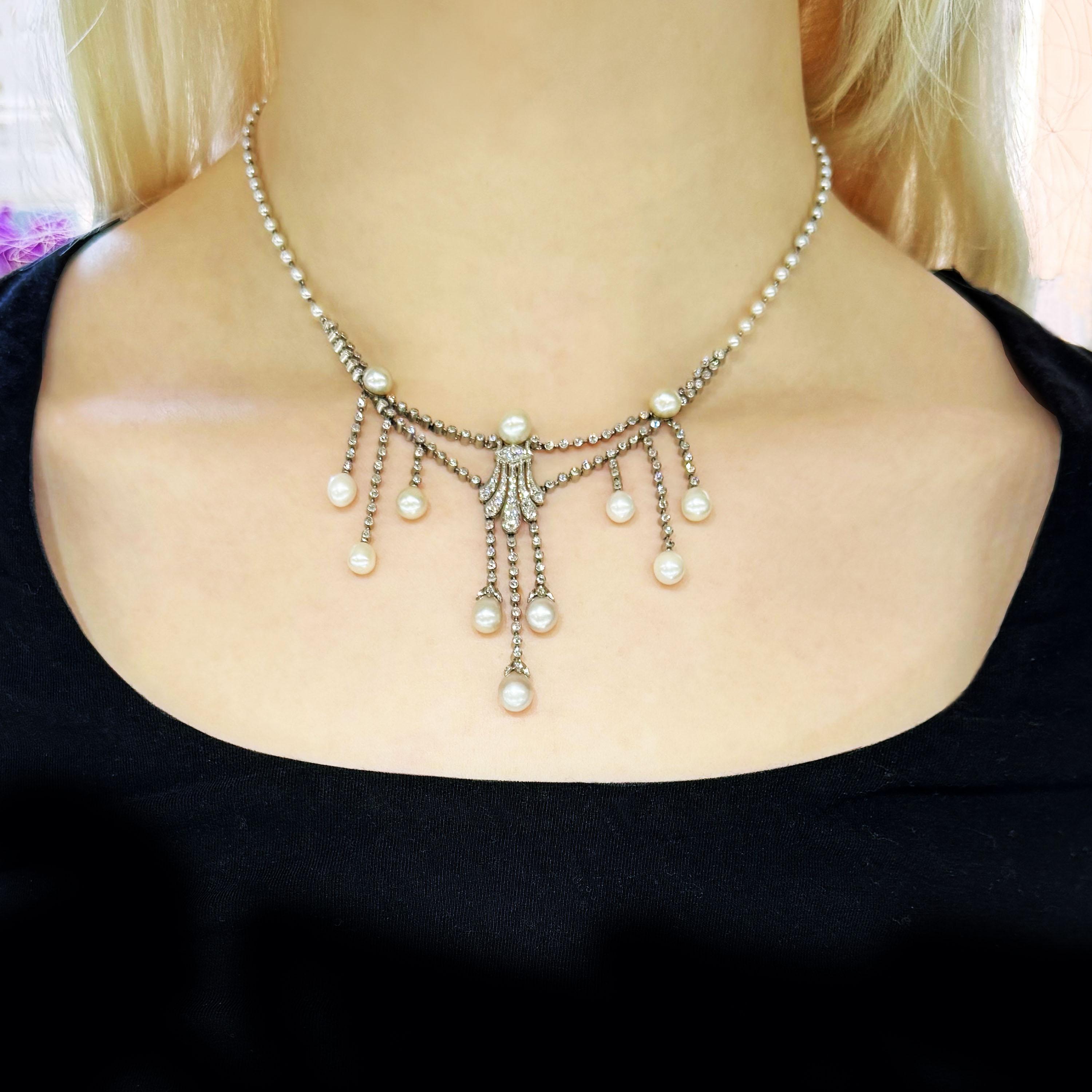 Taglio brillante Collana Marcus con perle naturali, diamanti e platino, CIRCA 1920 in vendita