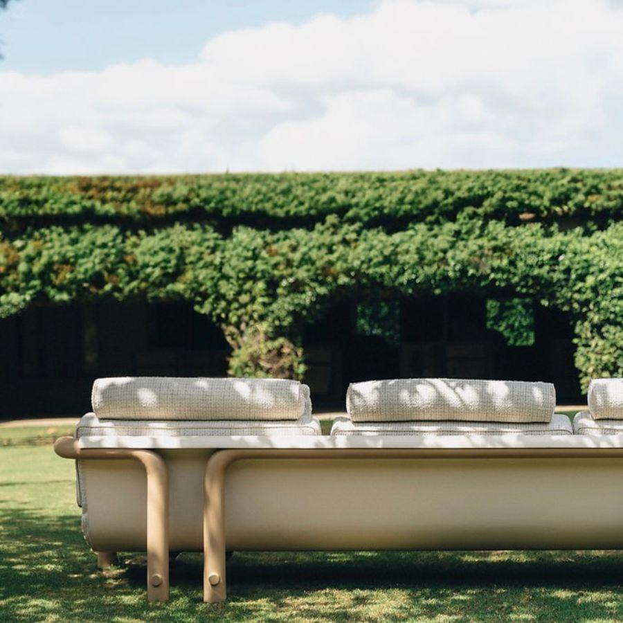 Maré Sofa, Contemporary Indoor/Outdoor Design with Handcrafted Design (Handgefertigt) im Angebot
