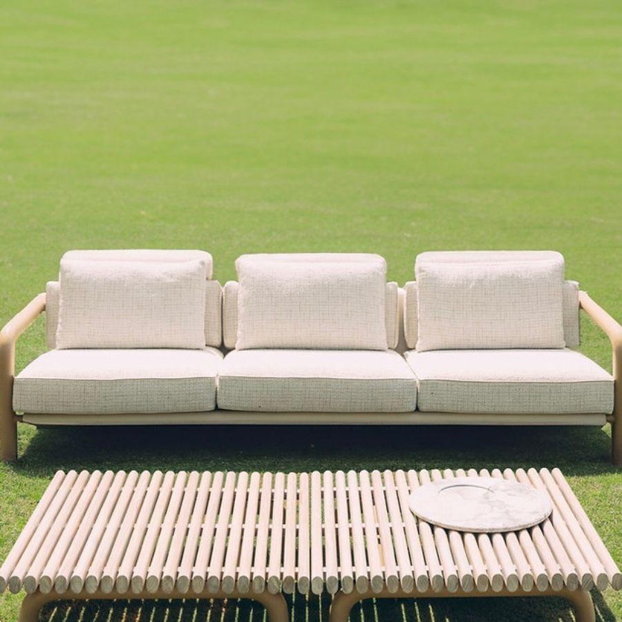 Maré Sofa, Contemporary Indoor/Outdoor Design with Handcrafted Design (Aluminium) im Angebot