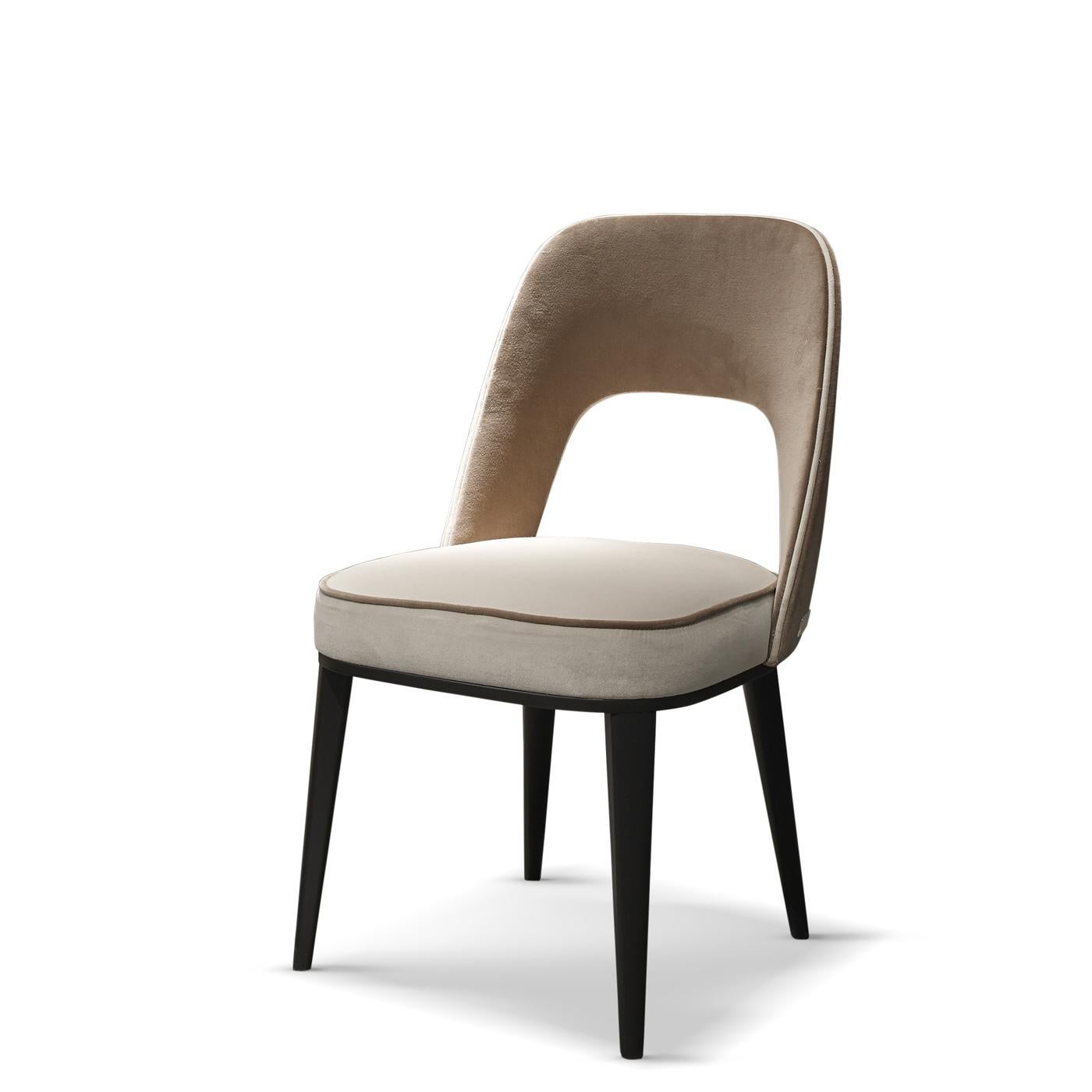 This elegant chair is an ideal addition to a modern dining room, where its clean Silhouette and elegant finishing will make a refined statement piece. The mixed solid wood and plywood structure is padded with multi-density polyurethane foam for a