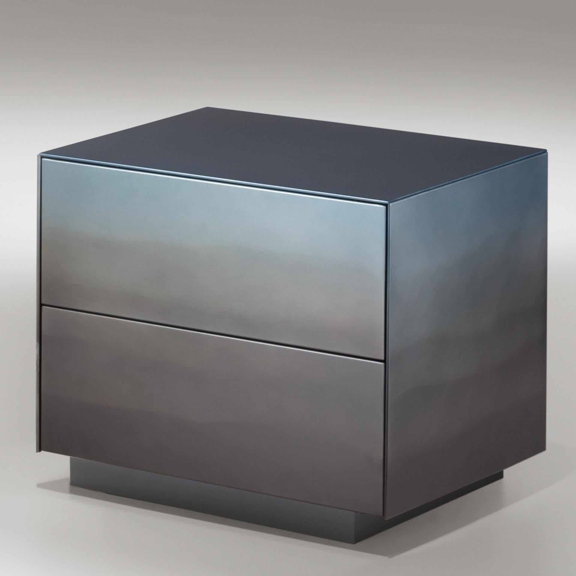 Cassettiera Marea di De Castelli
Dimensioni: L 55 x P 45 x H 50 cm
Materiali: Acciaio inossidabile DeMarea, legno di quercia Titanium Oak Wood
Sono disponibili versioni in rame e ottone. Sono disponibili anche versioni a tre, quattro, cinque, sei e
